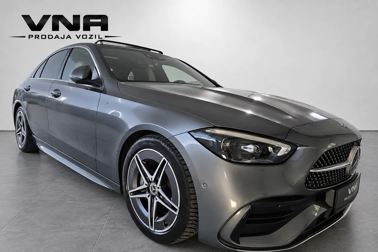 Zunanja slika - Mercedes-Benz C-Razred - C 300 d AMG |PANORAMA|VIRTUAL|AMBIENT|RADAR|ALU18| - 3
