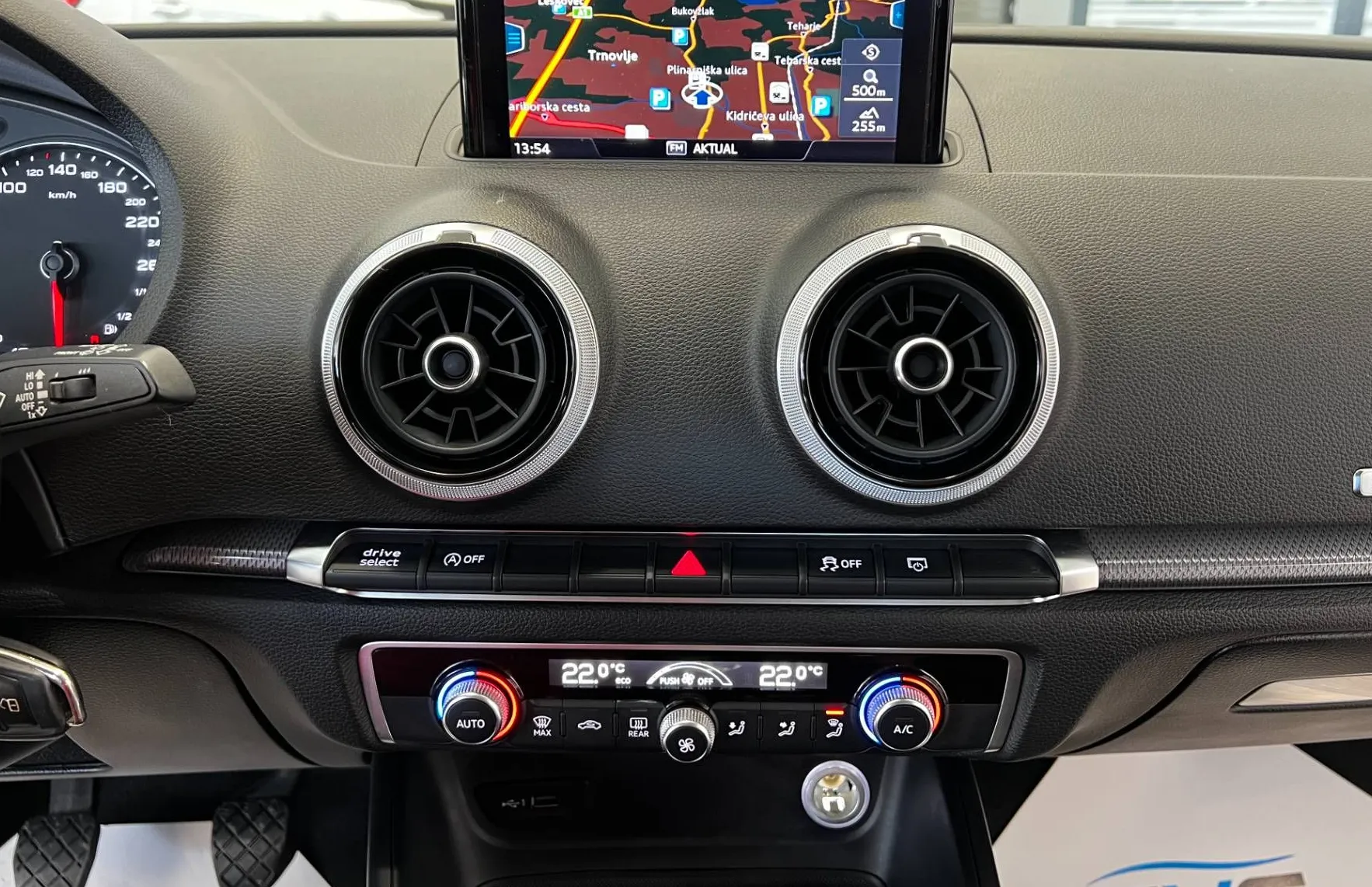 Zunanja slika - Audi A3 - 1.6TDI-DESIGN-XENON-NAVI-TEMP-DIGI-KLIMA-PDC-17C - 14