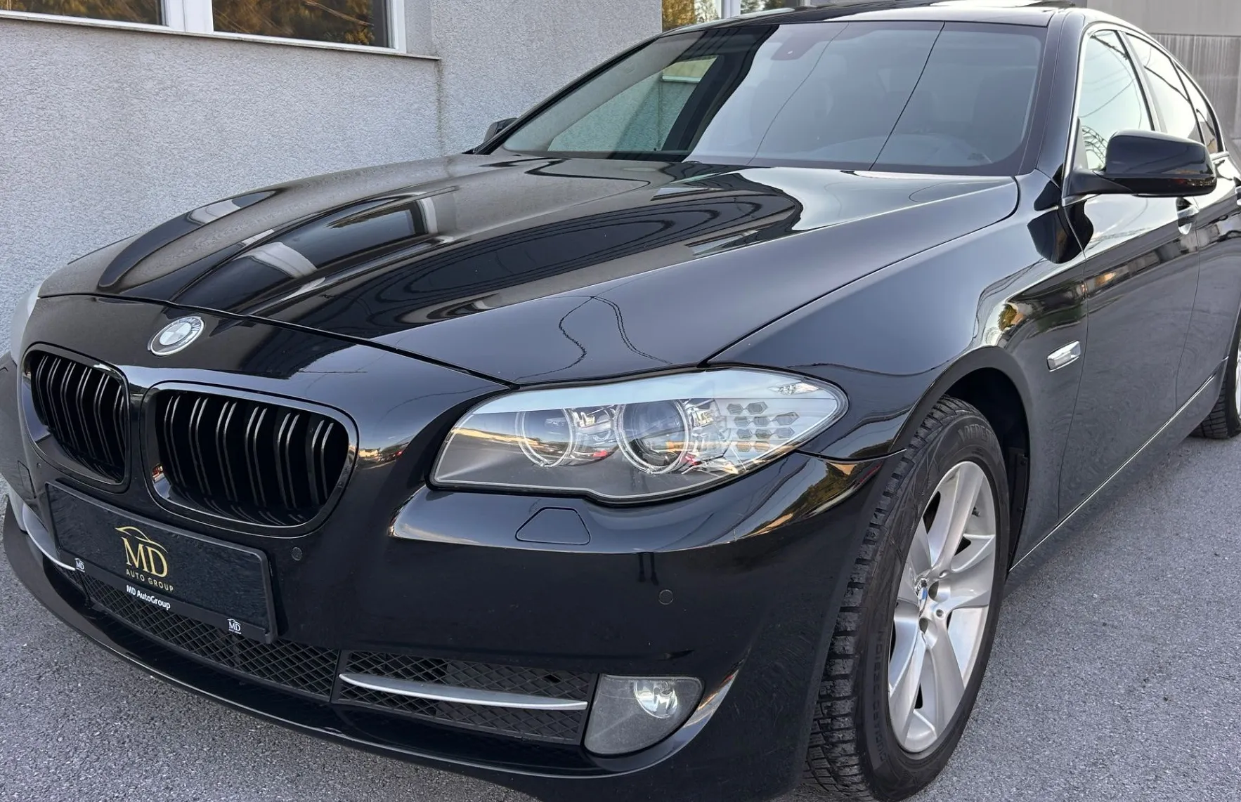 Zunanja slika - BMW Serija 5 - : 520d-XSENON-GRETJE SEDEŽEV-ŠIBEDAH-AUTOMATIK - 3
