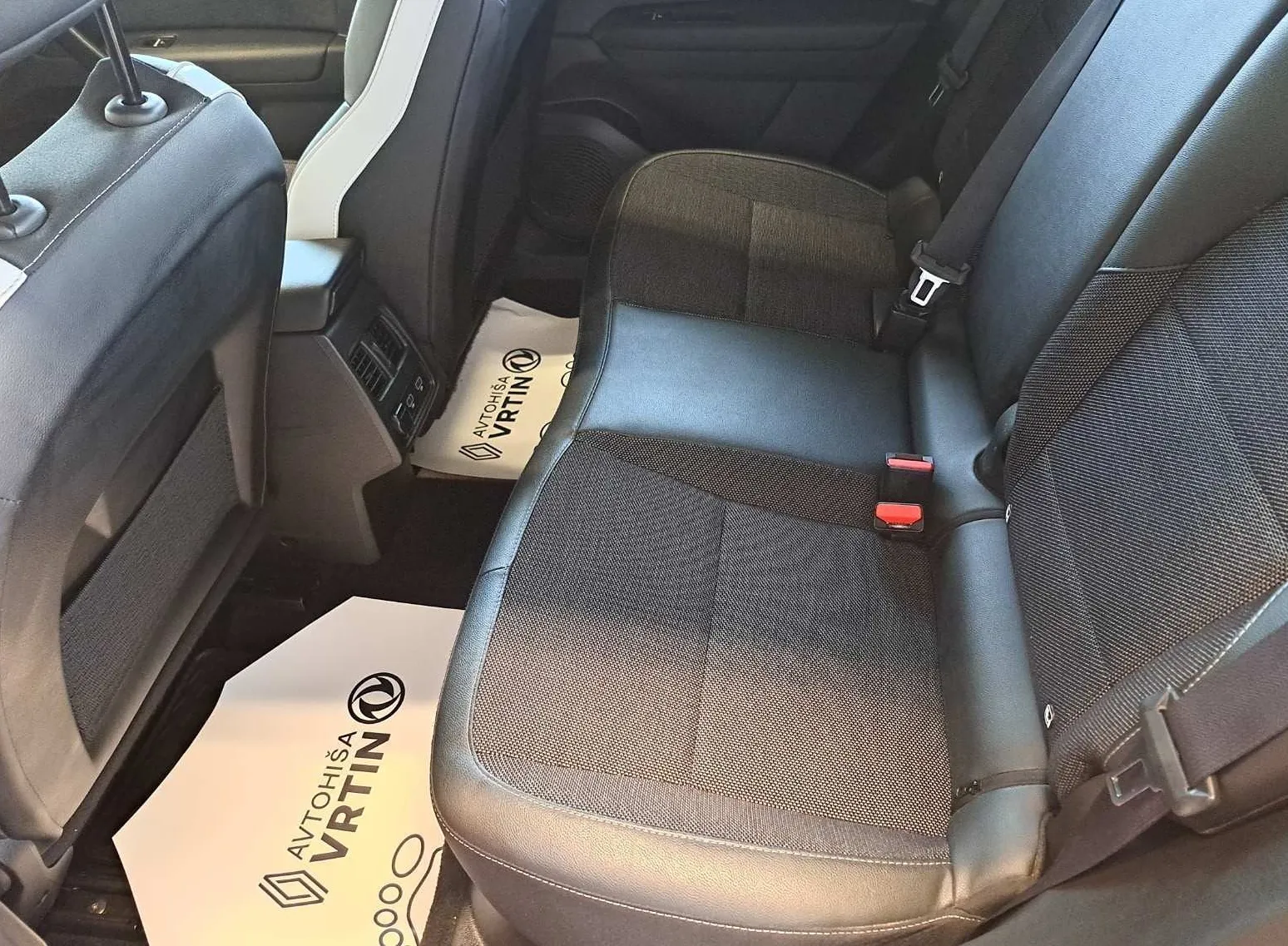 Zunanja slika - Renault Captur - 1.0 TCE 90 TECHNO Z ENOLETNIM JAMSTVOM - 8