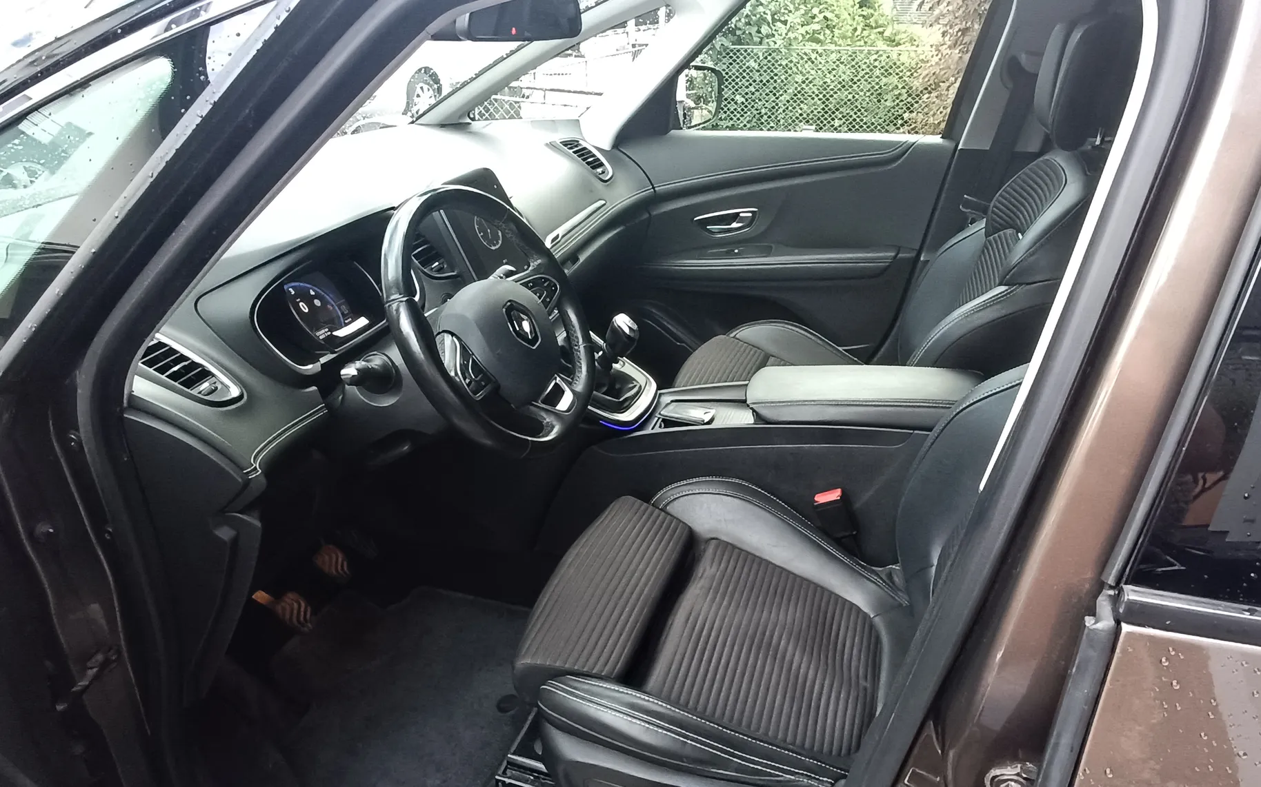Notranja slika - Renault Scénic - Grand  dCi 130 Energy Edition One - 6