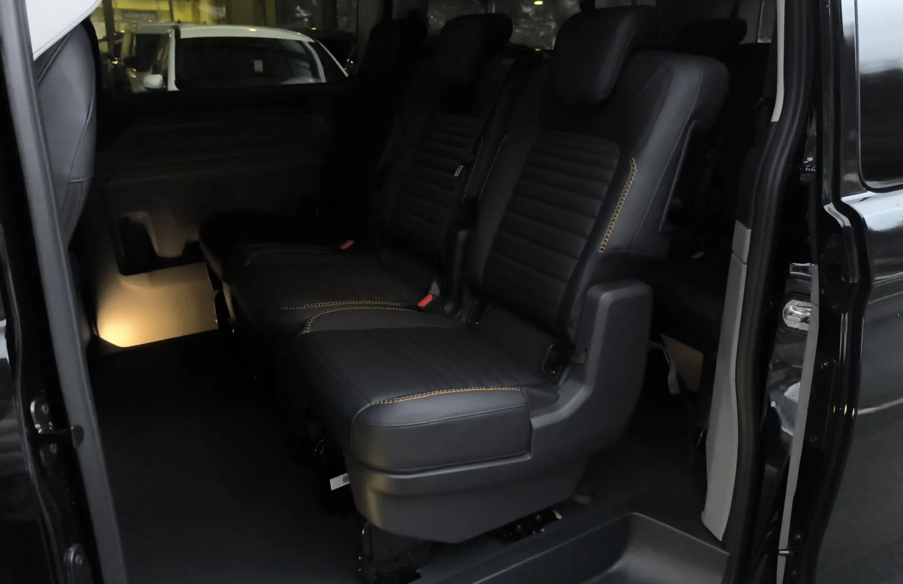 Zunanja slika - Ford E-Transit Custom - Transit Custom KOMBI TRAIL 2.0 TDCi 150 KM M6 L2H1-8.SED.- ZALOGA - 16