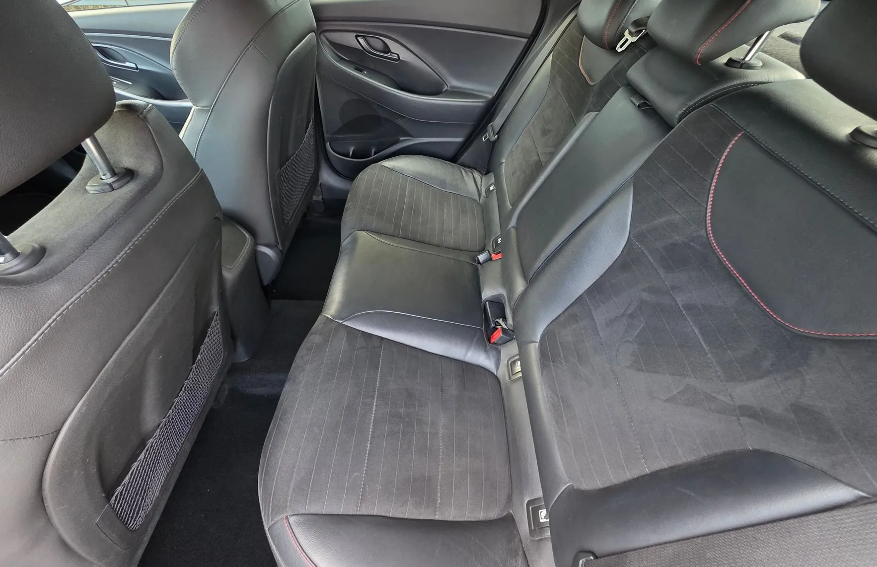 Zunanja slika - Hyundai i30 Fastback - N 2.0 T-GDI 275 PERFORMACE LED-KAMERA-ALU19-1.LAST - 13