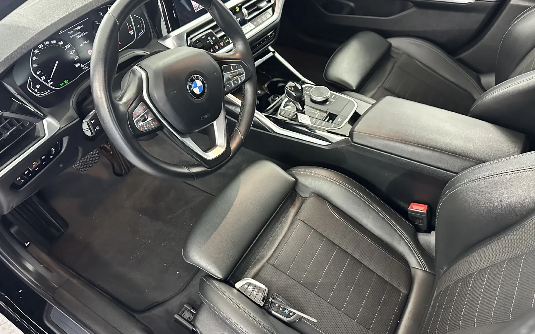 Notranja slika - BMW Serija 3 - Touring: 318i Luxury.NEMŠKI+4ALU.KAMERA.LED.USNJE.ACC.BE - 15