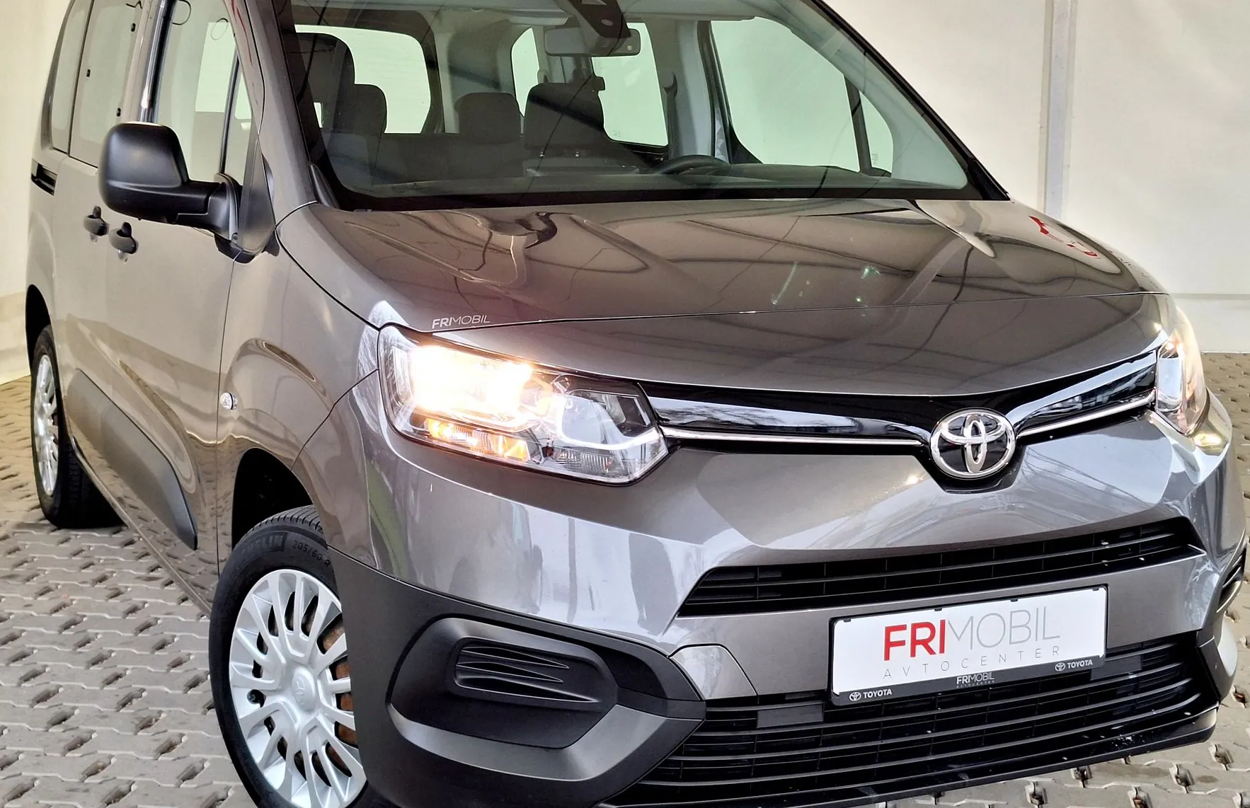 Zunanja slika - Toyota Proace - City Verso 1.2 Combi Compact MT 6 - 2