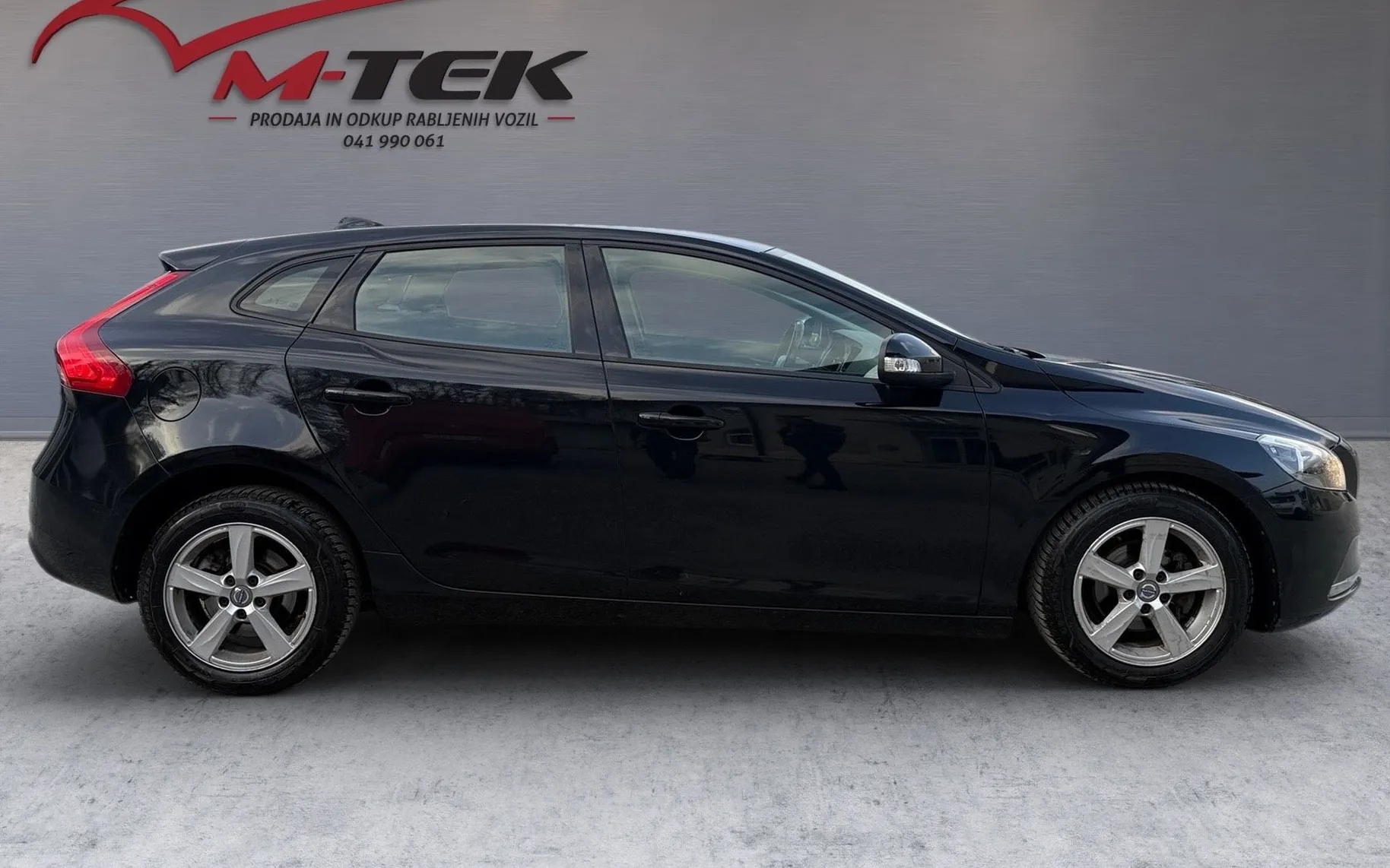 Notranja slika - Volvo V40 - D2 102g Powershift R-Design Kinetic... - 8