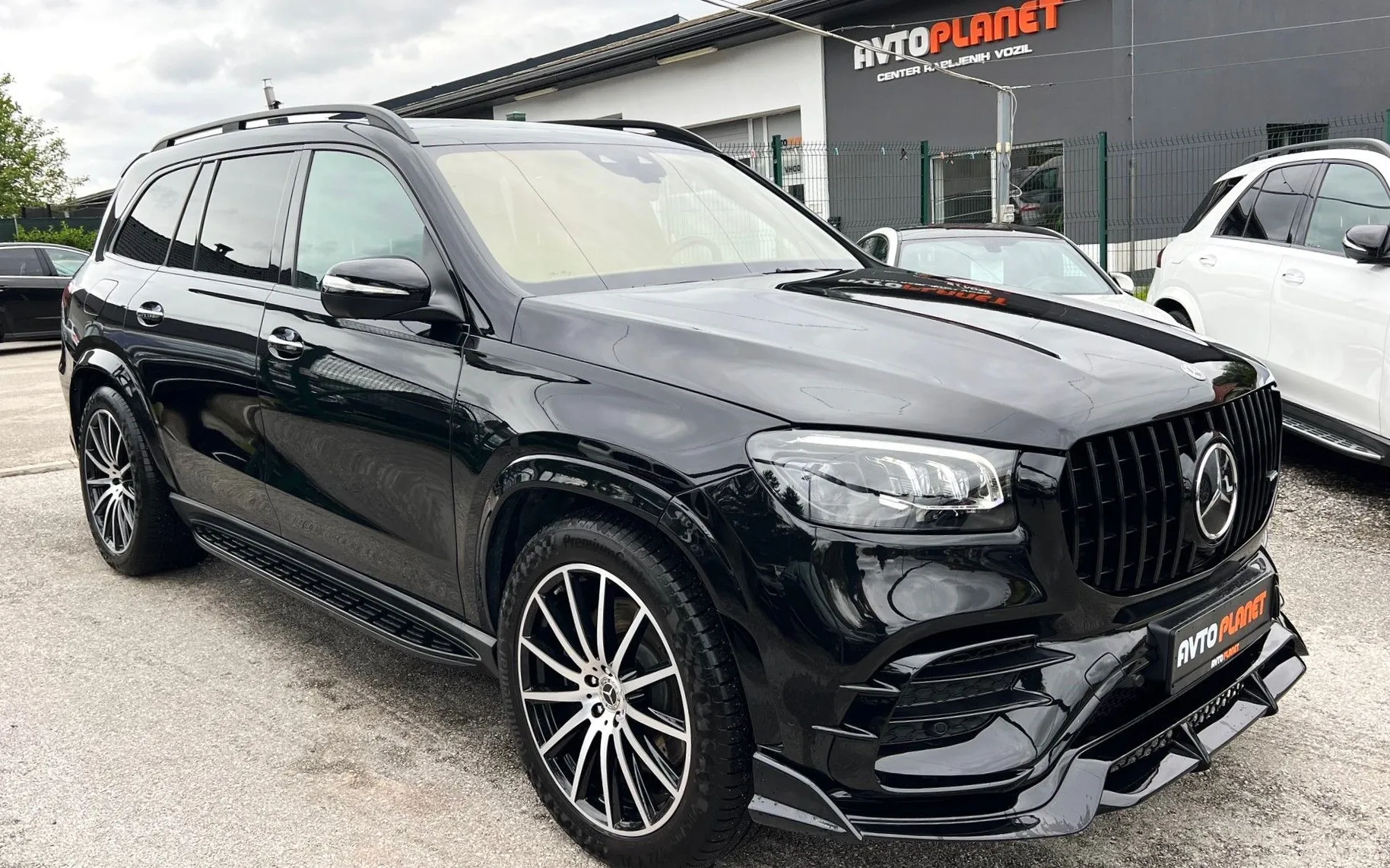 Zunanja slika - Mercedes-Benz GLS-Razred - GLS 400 d 4MATIC AMG NIGHT ACC LED 6 SEDEŽEV PANO - 4