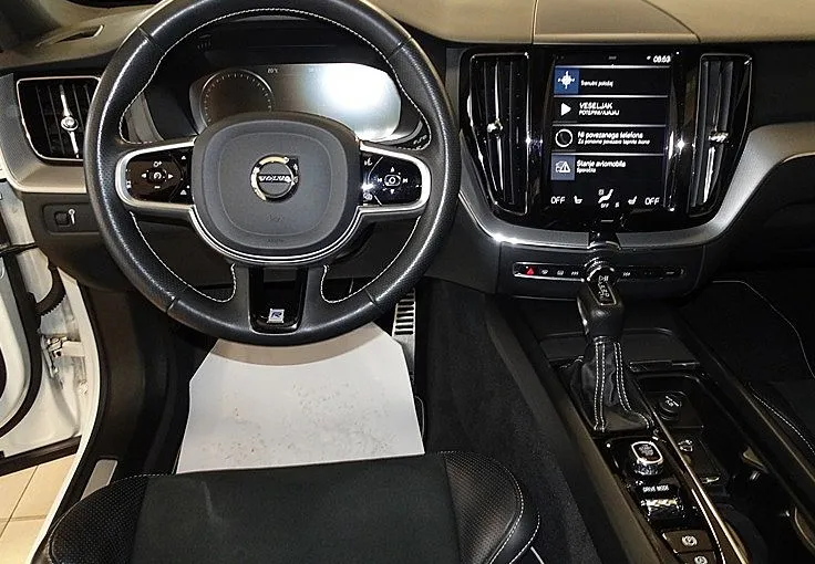 Zunanja slika - Volvo XC60 - 2.0 D4 R Design AWD -VIRTUAL -KAMERA -NAVI - 9