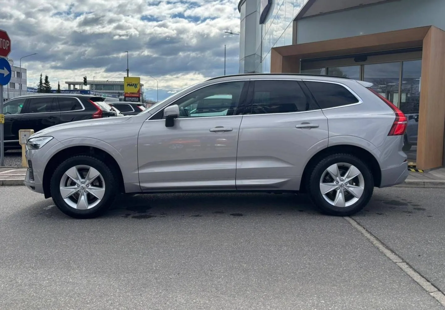 Zunanja slika - Volvo XC60 - VOLVO  B5P AWD Core KAMERA-ACC-KEYLESS - 3