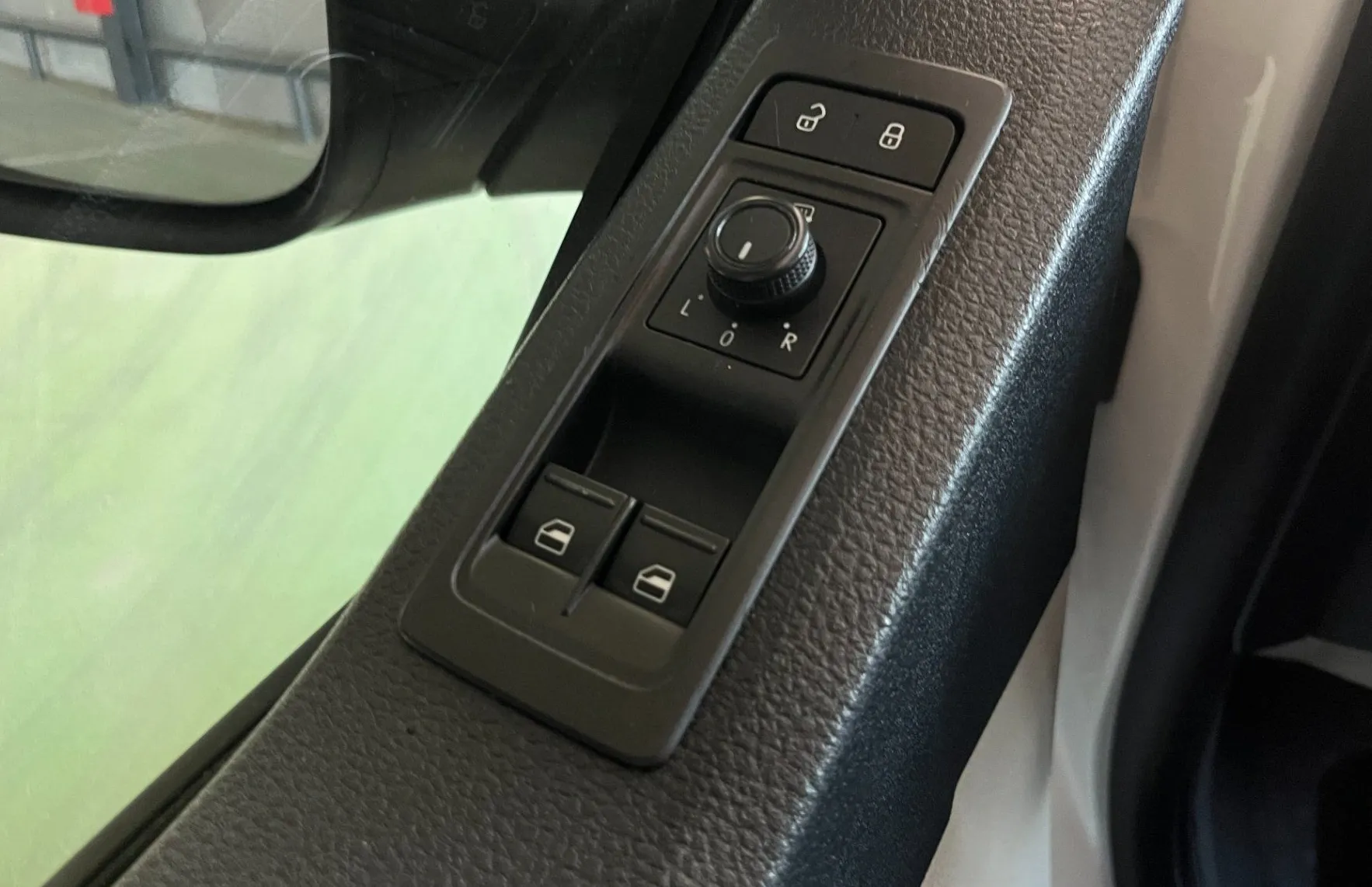 Zunanja slika - VW Transporter - T6 Kombi 2.0 TDI DMR VZR. KAM. 2X PDC - 15