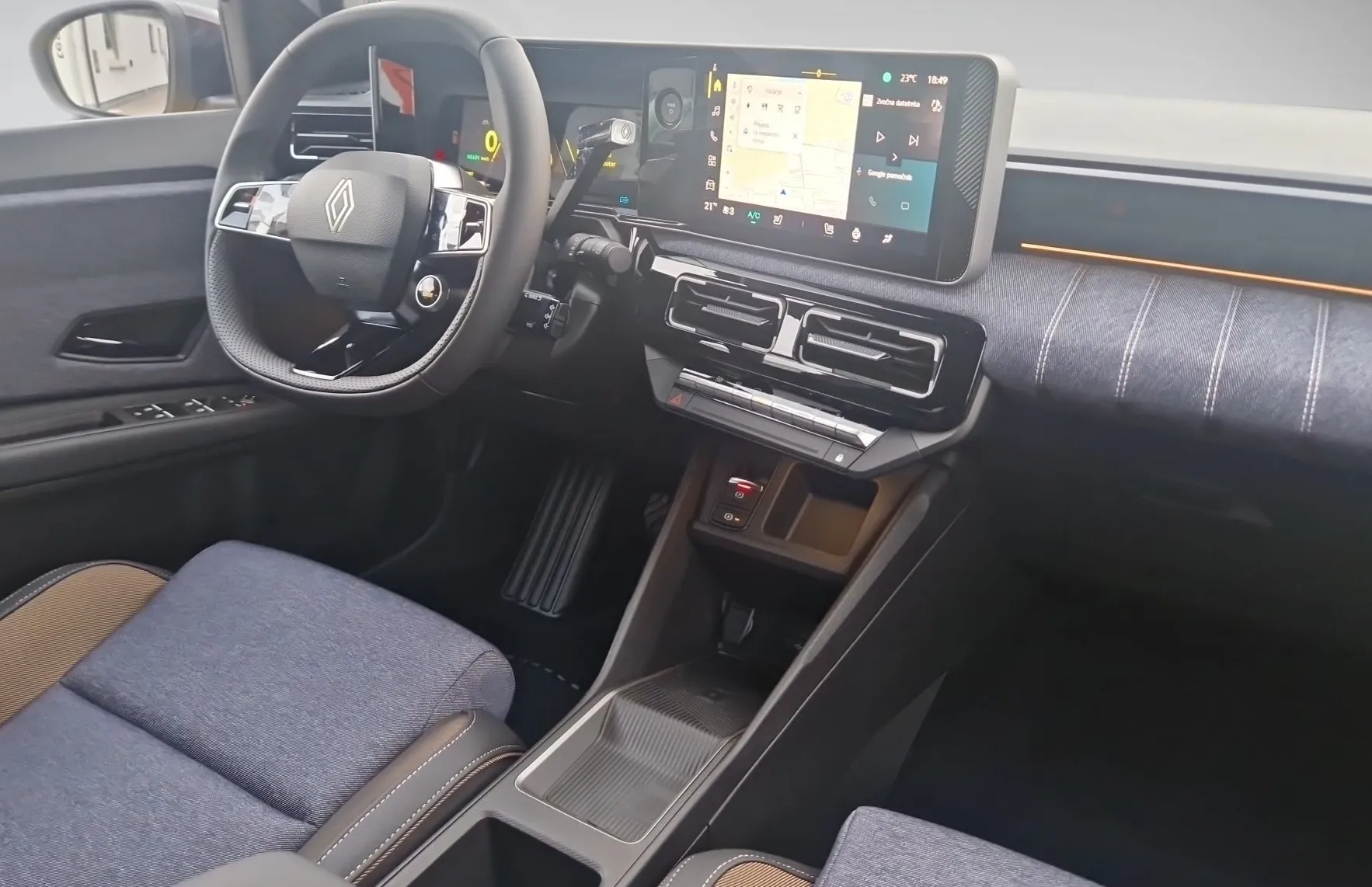 Zunanja slika - Renault 5 E-tech - techno EV40 90kW +  PAKET ZIMA IN UDOBJE - 16