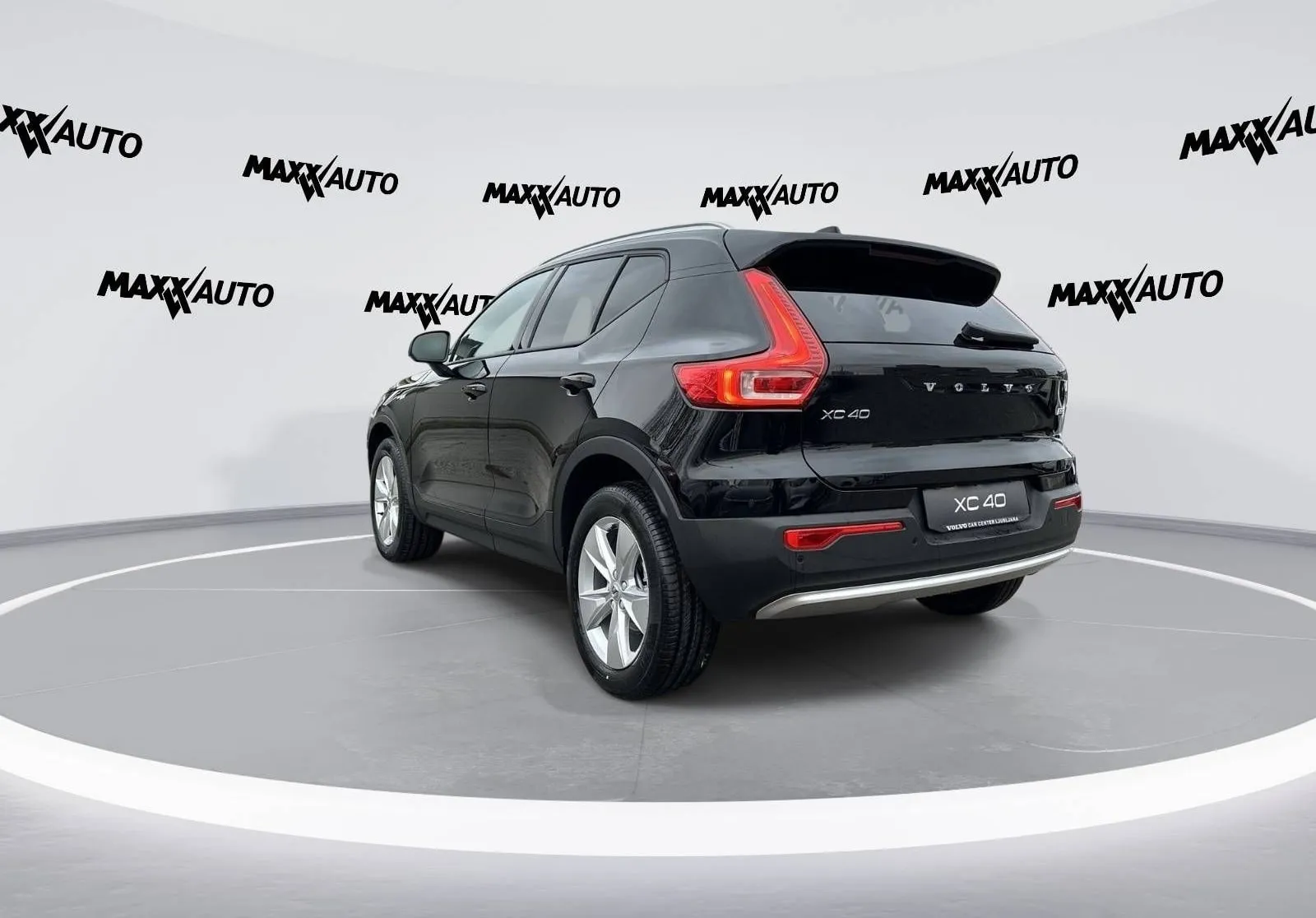 Notranja slika - Volvo XC40 - B3 P Core AT DCT 3 leta garancije + 3 servisi - 7