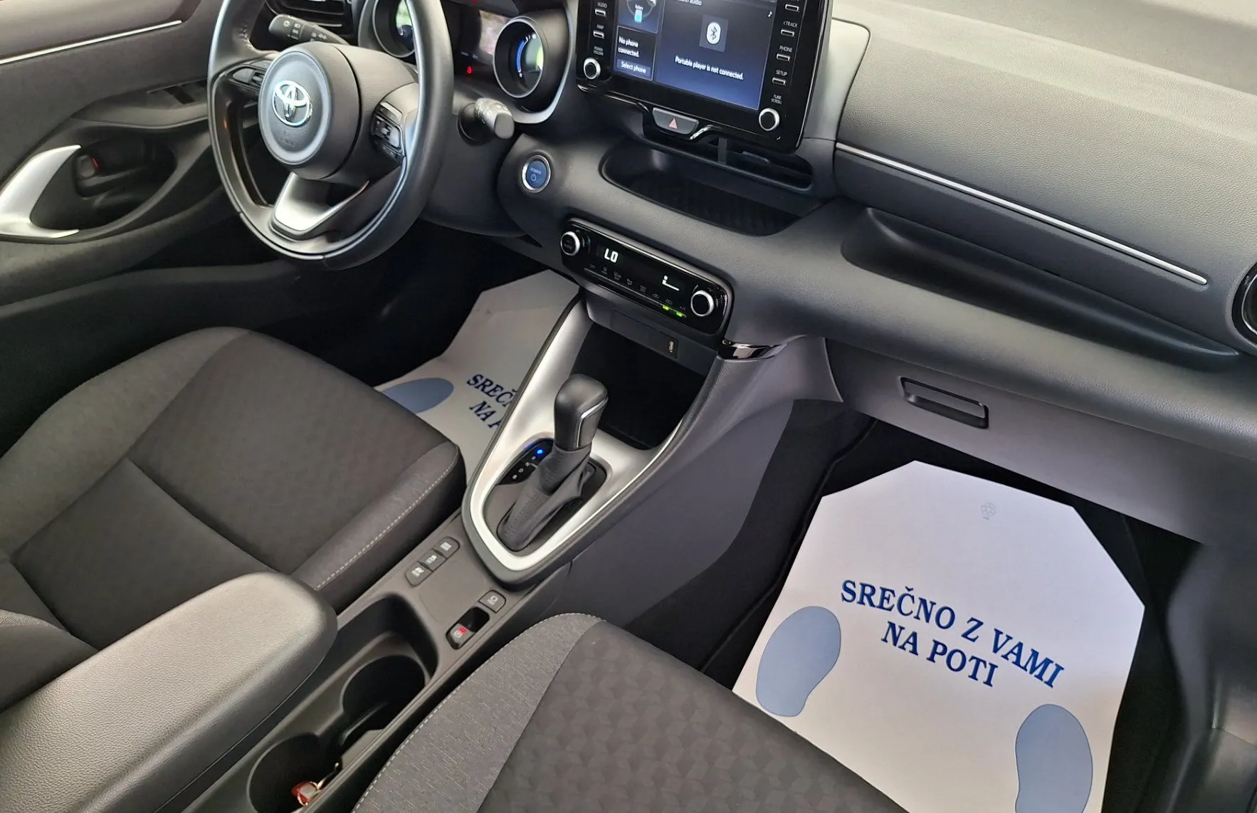 Zunanja slika - Toyota Yaris - Hybrid 1.5 VVT-i Sport BiTone Avt. - 13