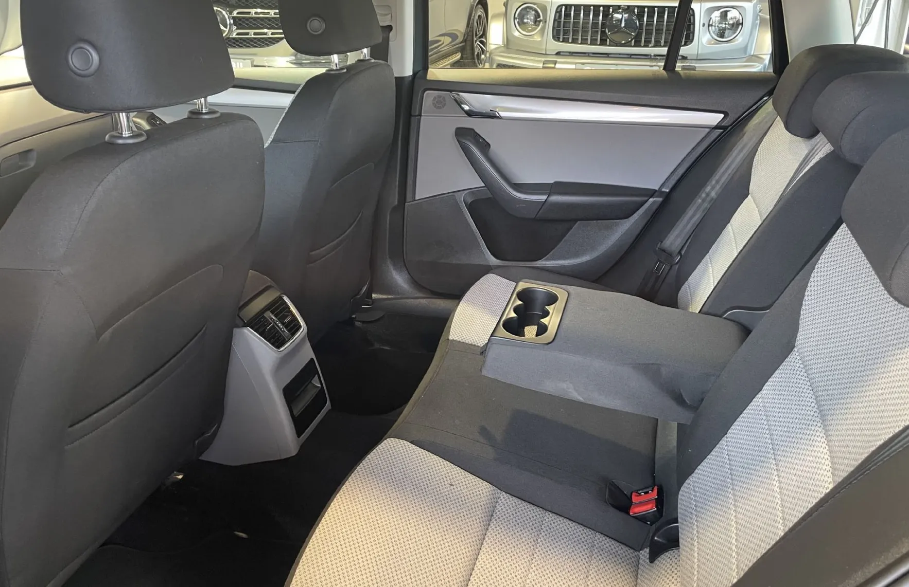 Zunanja slika - Škoda Octavia - VELIK SERVIS-NAVIGACIJA-TEMPOMAT-PDC-ALU-AVT.KLIMA - 12