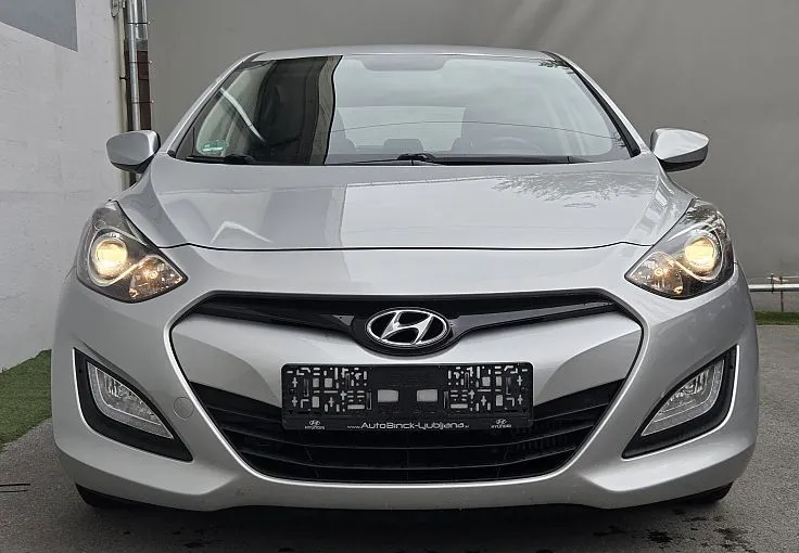Zunanja slika - Hyundai i30 - 1.6 CRDi Comfort - 2