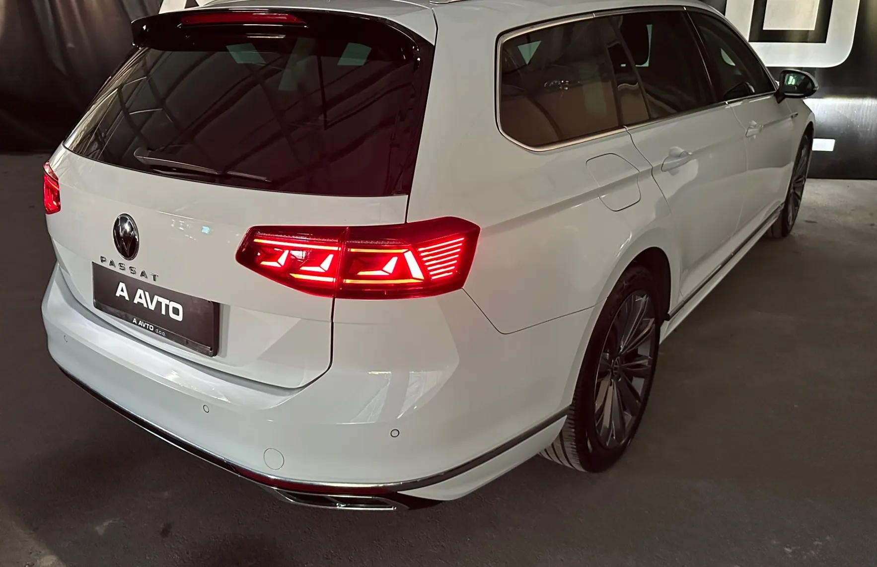 Zunanja slika - Volkswagen Passat - Variant 2.0TDI RLINE DSG-KEYLESS-KAMERA-VIRTUAL-ACC-IQ LED - 7
