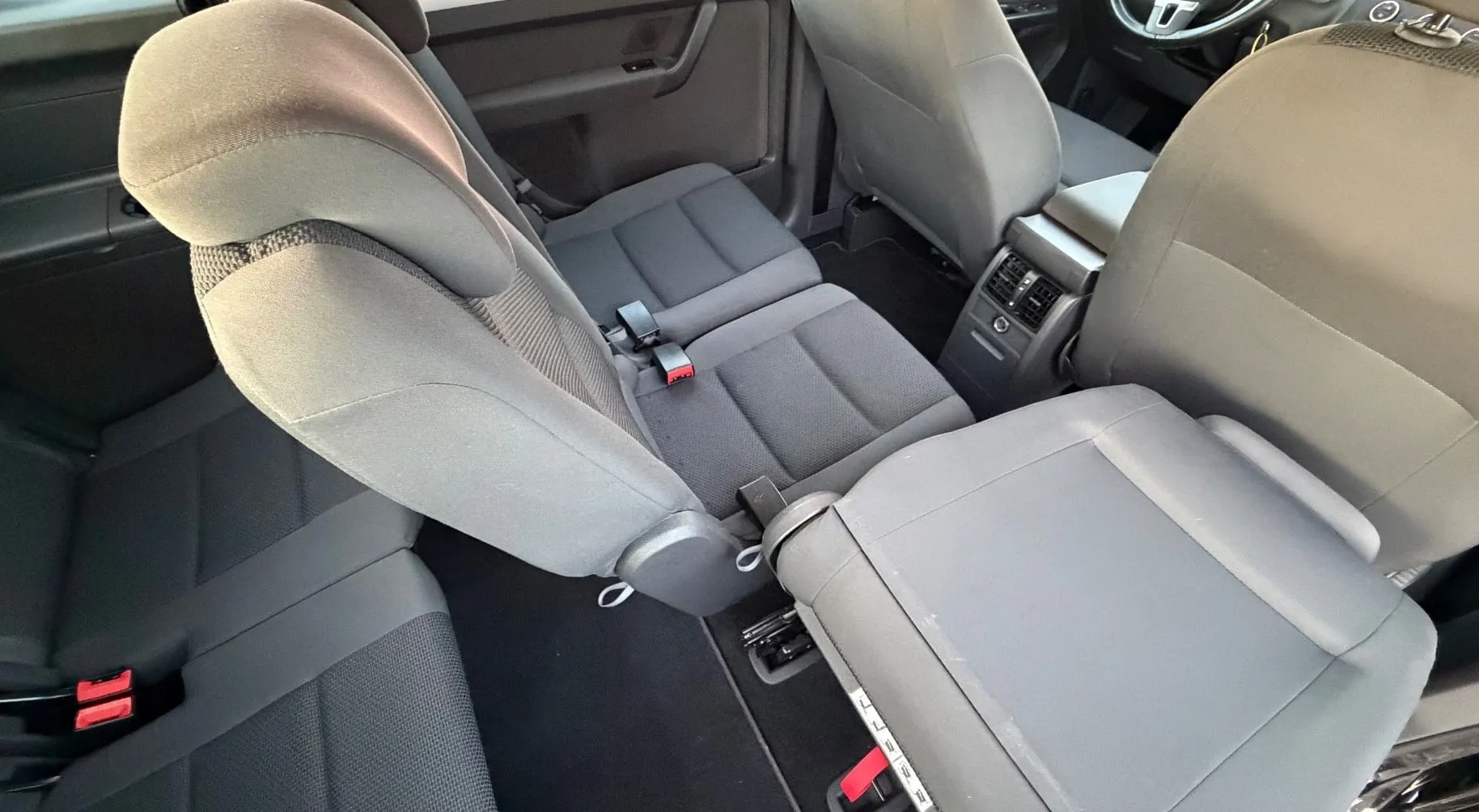 Notranja slika - Volkswagen Touran - 1.6 TDI  7-Sedežev - 11