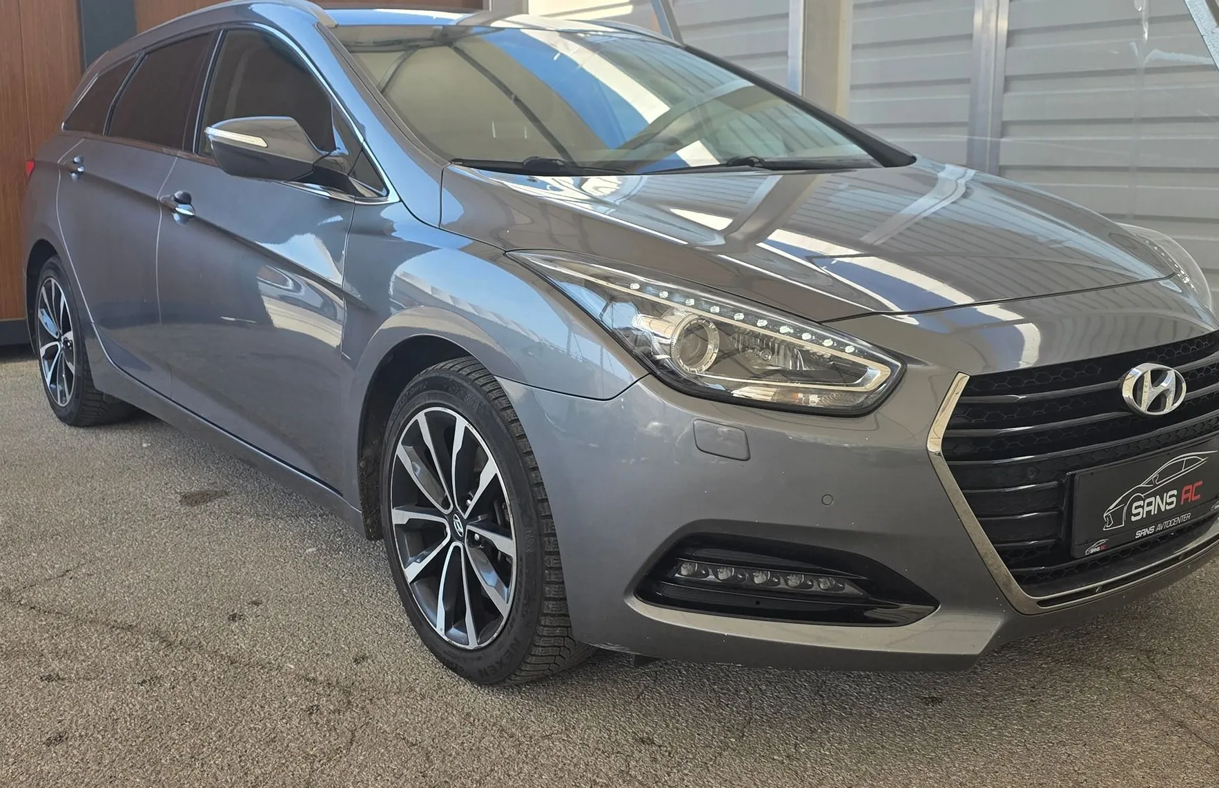 Zunanja slika - Hyundai i40 - Wagon 1.7 CRDi - LED - KAMERA - DRIVE S. - EL. SED - 1