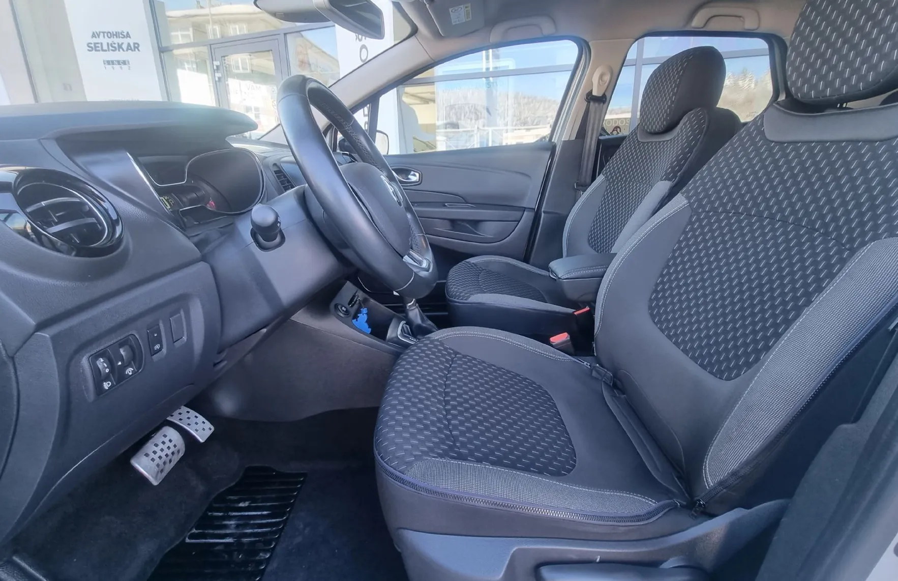 Zunanja slika - Renault Captur - Intens TCe 150 AVTOMATIK +VLEČNA KLJUKA+SERVISNA - 9