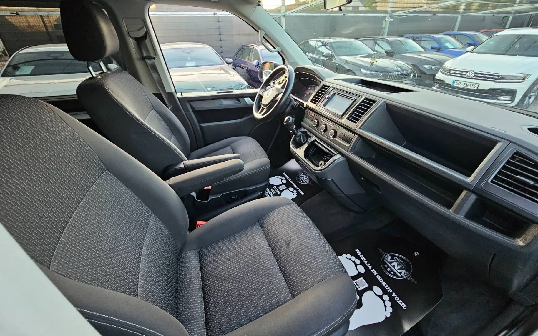 Notranja slika - Volkswagen Multivan - 2.0 TDI DMR Comfortline - 9