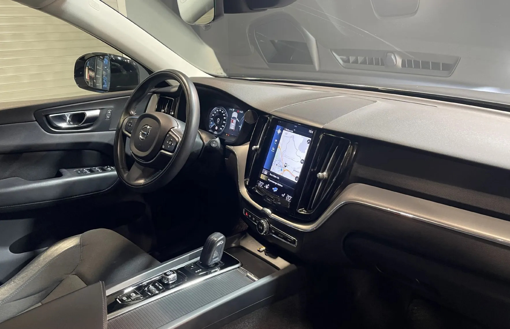 Zunanja slika - Volvo XC60 - T8-R DESIGN-PANO-NAVI-ZRAČNO-RADAR-360KAMERA-LED - 11