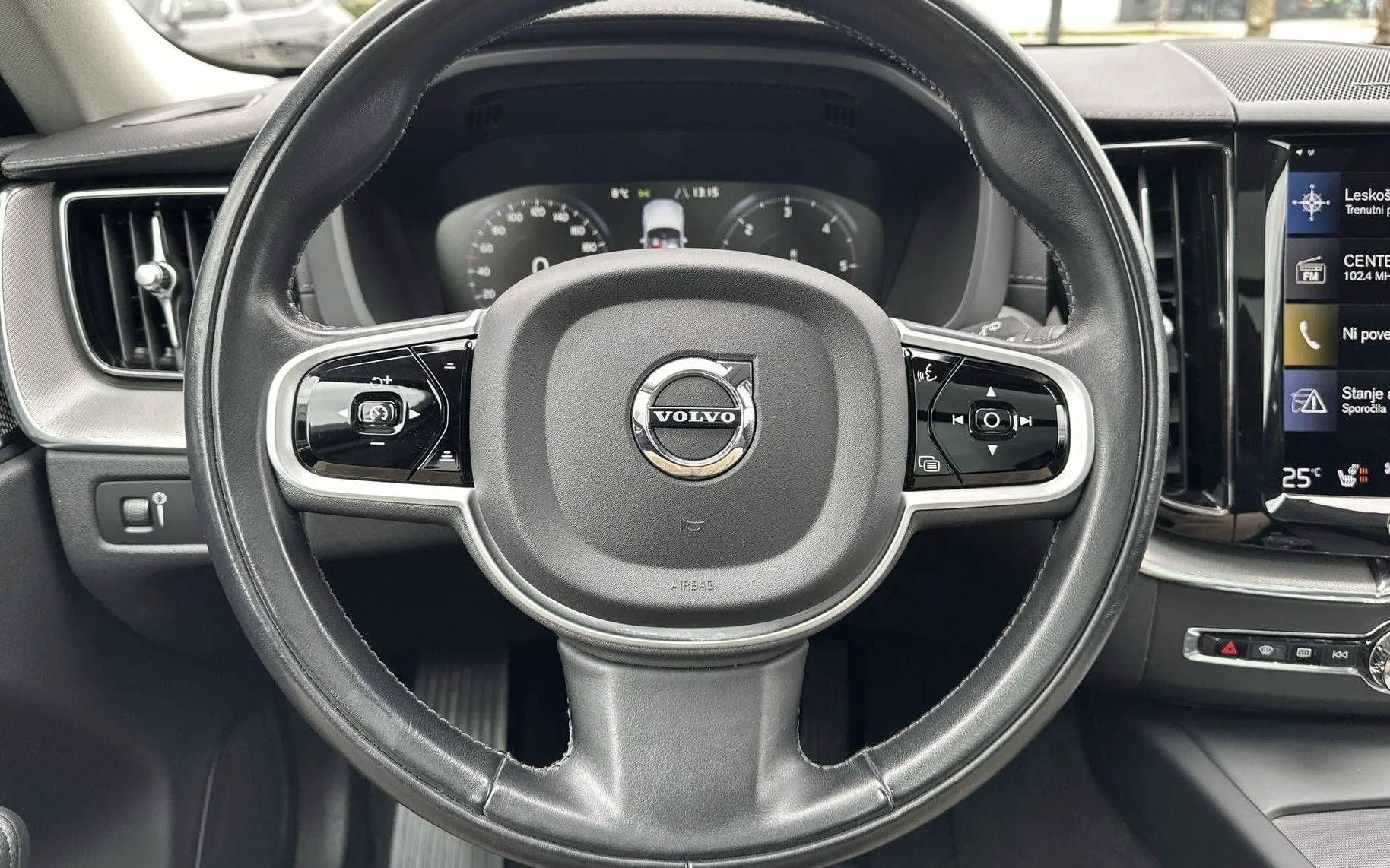 Notranja slika - Volvo XC60 - B4D AWD AUT Momentum Pro - 14