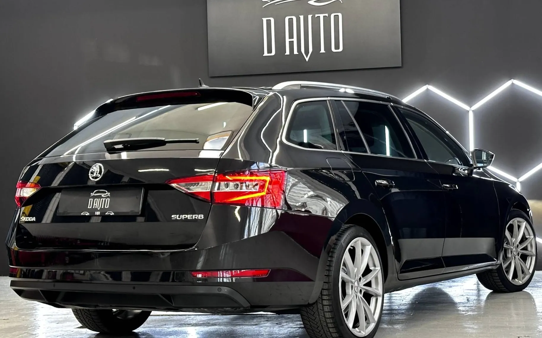 Notranja slika - Škoda Superb - 2.0 TDI 110 kW VIRTUAL-DSG-KLJUKA-MEMORY-NOVE GU.. - 8
