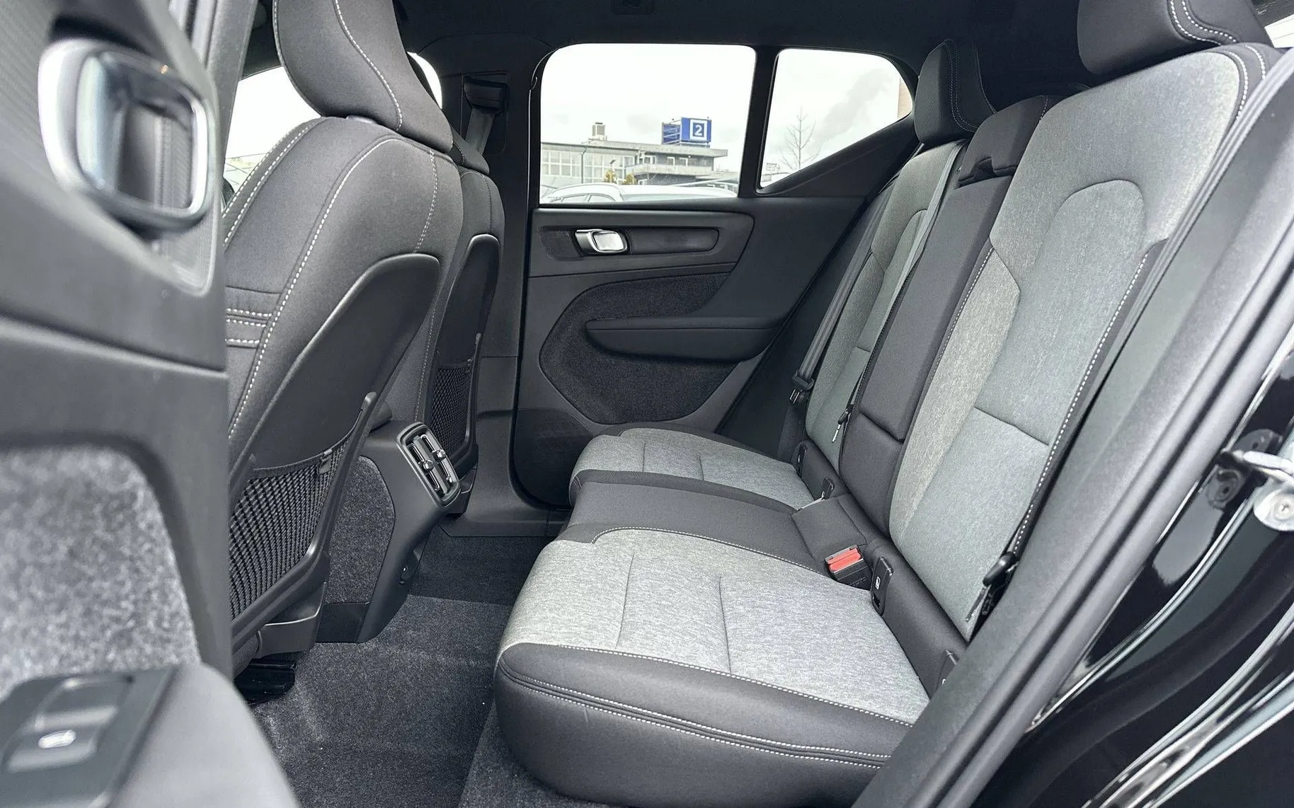 Notranja slika - Volvo XC40 - B3 P Core AT DCT 3 leta garancije + 3 servisi - 19