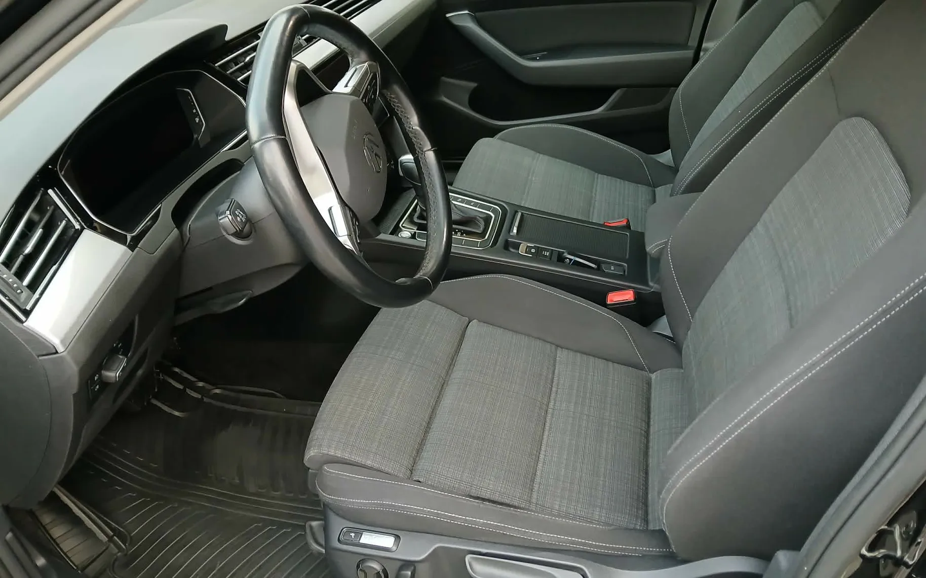 Notranja slika - Volkswagen Passat - Variant 2,0 TDI BMT SCR Business DSG - 5