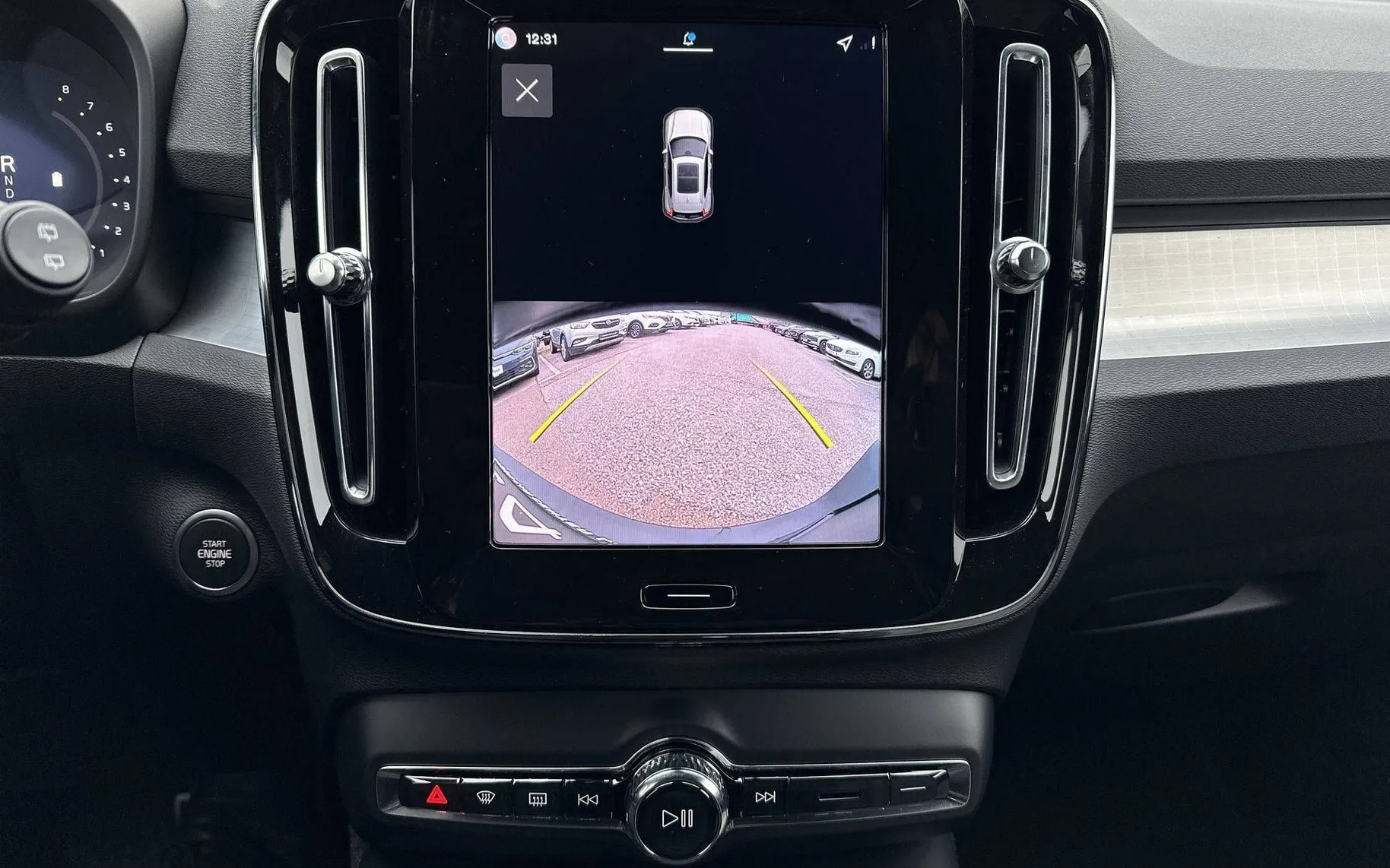 Notranja slika - Volvo XC40 - B3 P Core AT DCT 3 leta garancije + 3 servisi... - 22