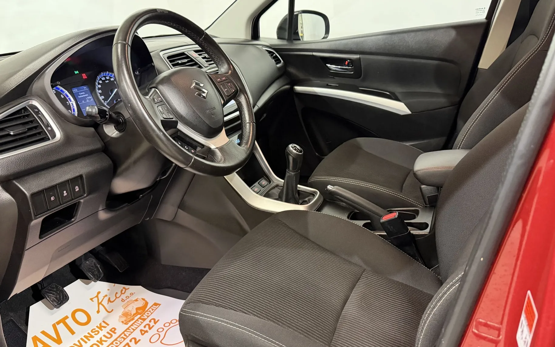 Notranja slika - Suzuki SX4 S-Cross - 1.0i-BI-XENON-KAMERA-NAVI-RADAR TEM-GRETJE SED-A.. - 9