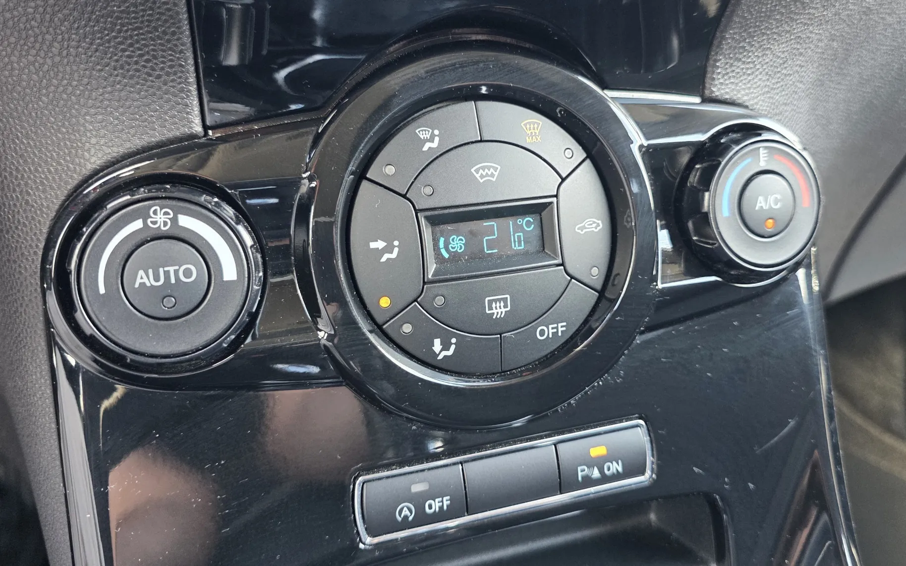Zunanja slika - Ford Fiesta - 1,0 Ecoboost Titanium 1.LAST TEMP PDC KLIMA - 14