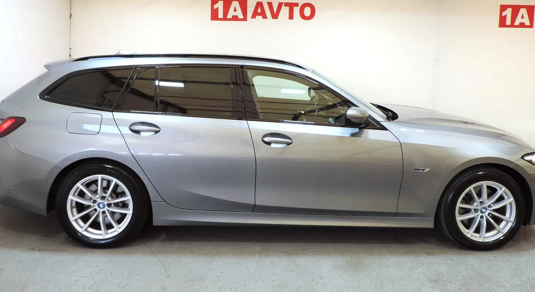 Zunanja slika - BMW Serija 3 - Touring: 330e xDrive Touring Avt. NOVI MODEL.... - 4