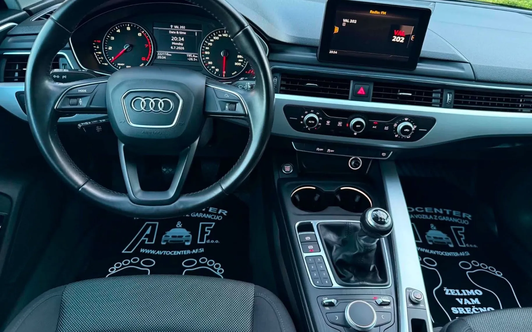 Notranja slika - Audi A4 - 1.4 TFSI-XENON+LED-AMBIENT-LIZING ZA TUJCE- - 10