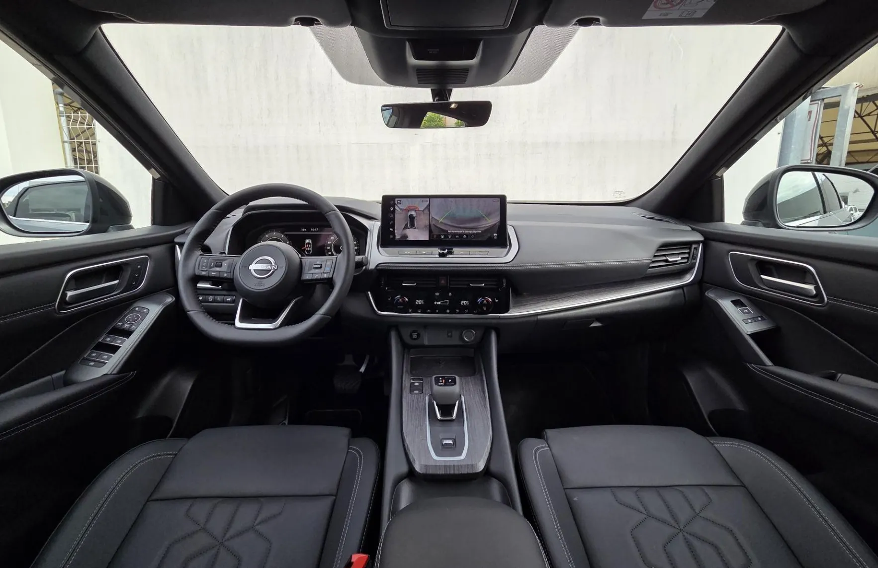 Zunanja slika - Nissan Qashqai - Tekna 1.3 DIG-T 158 X-Tronic+paket COLD - 9