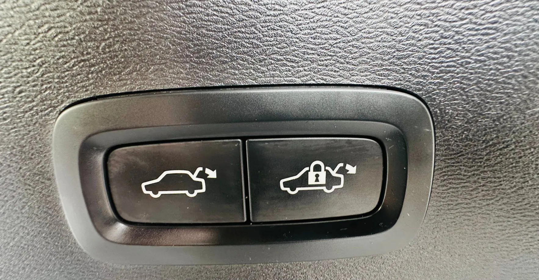 Zunanja slika - Volvo XC40 - T5 Recharge Twin Engine R-Design Avt.KAMERA.LED - 17