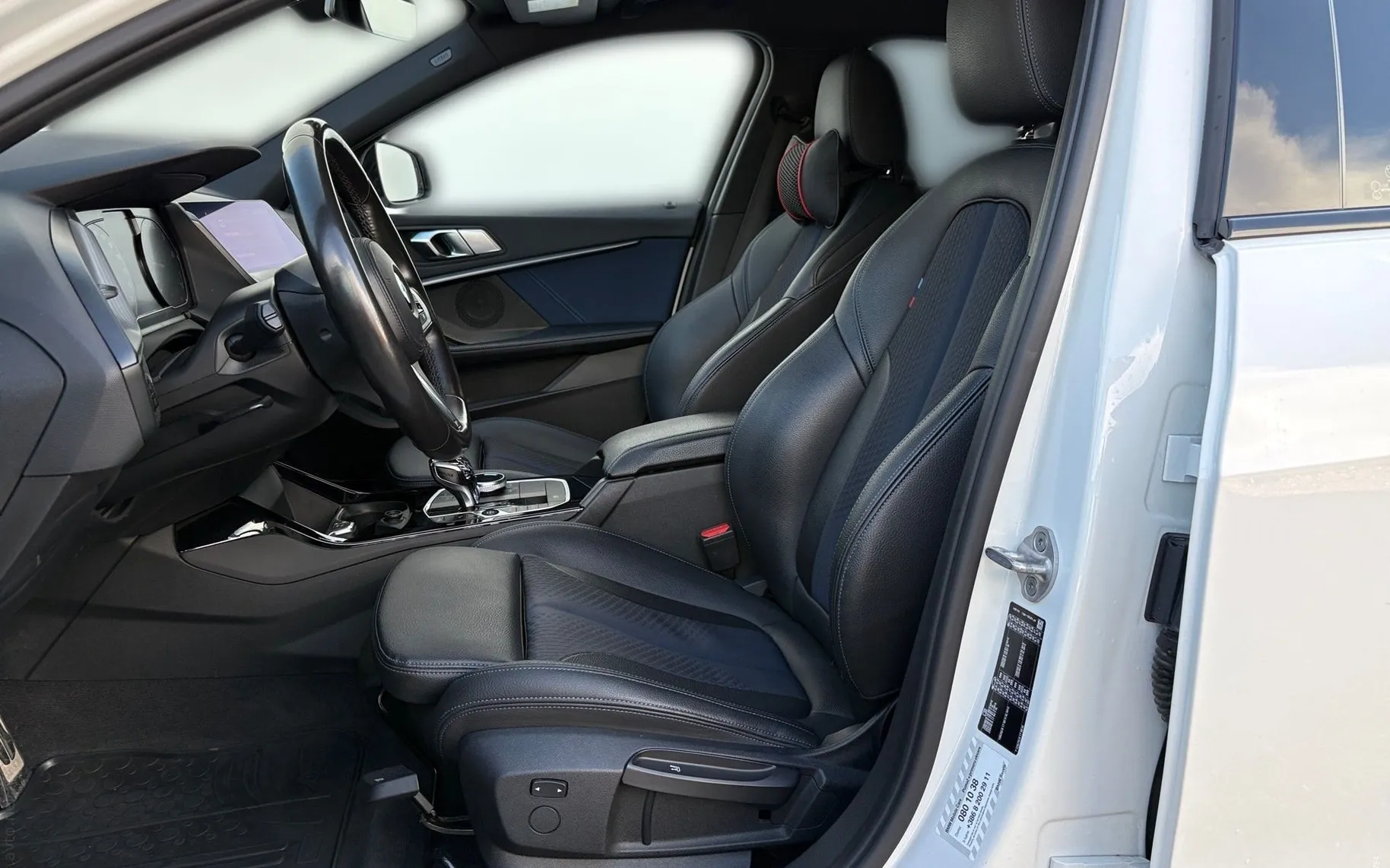 Notranja slika - BMW serija 1: - 118i M Sport Aut.-SLO-LED-Kamera PDC-Navi-Carplay. - 8