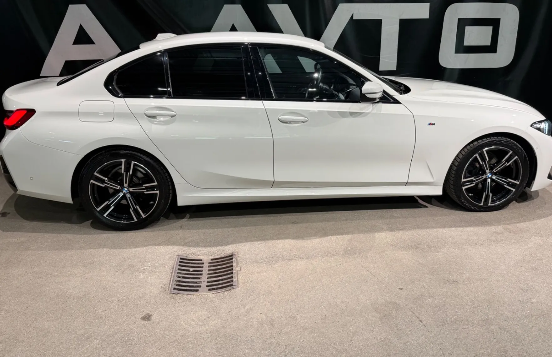 Zunanja slika - BMW Serija 3 - : 320d Avt. M Sport-WIDESCREEN-HIFI-ACC - 3