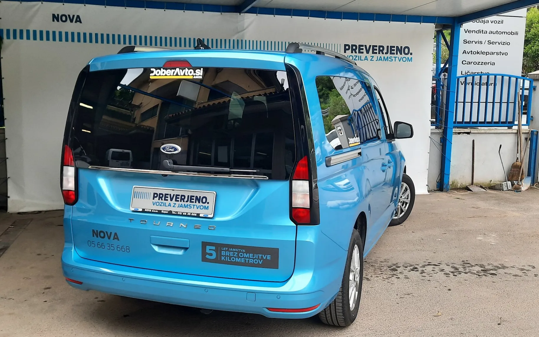 Zunanja slika - Ford Tourneo Connect - 1.5 EcoBoost 114 KM  M6. TITANIUM L2 - 2