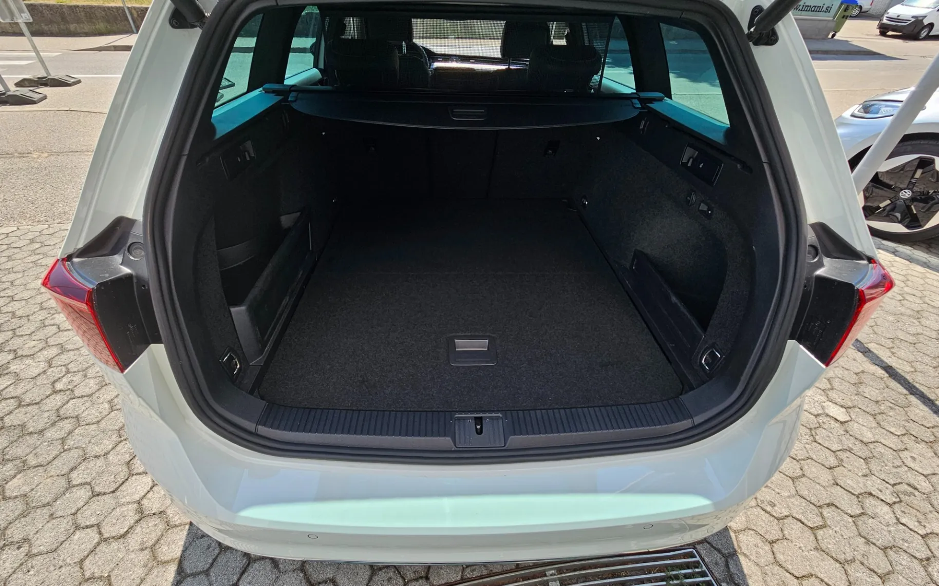 Zunanja slika - Volkswagen Passat - 4motion 2.0 TDI DSG R-Line - 6