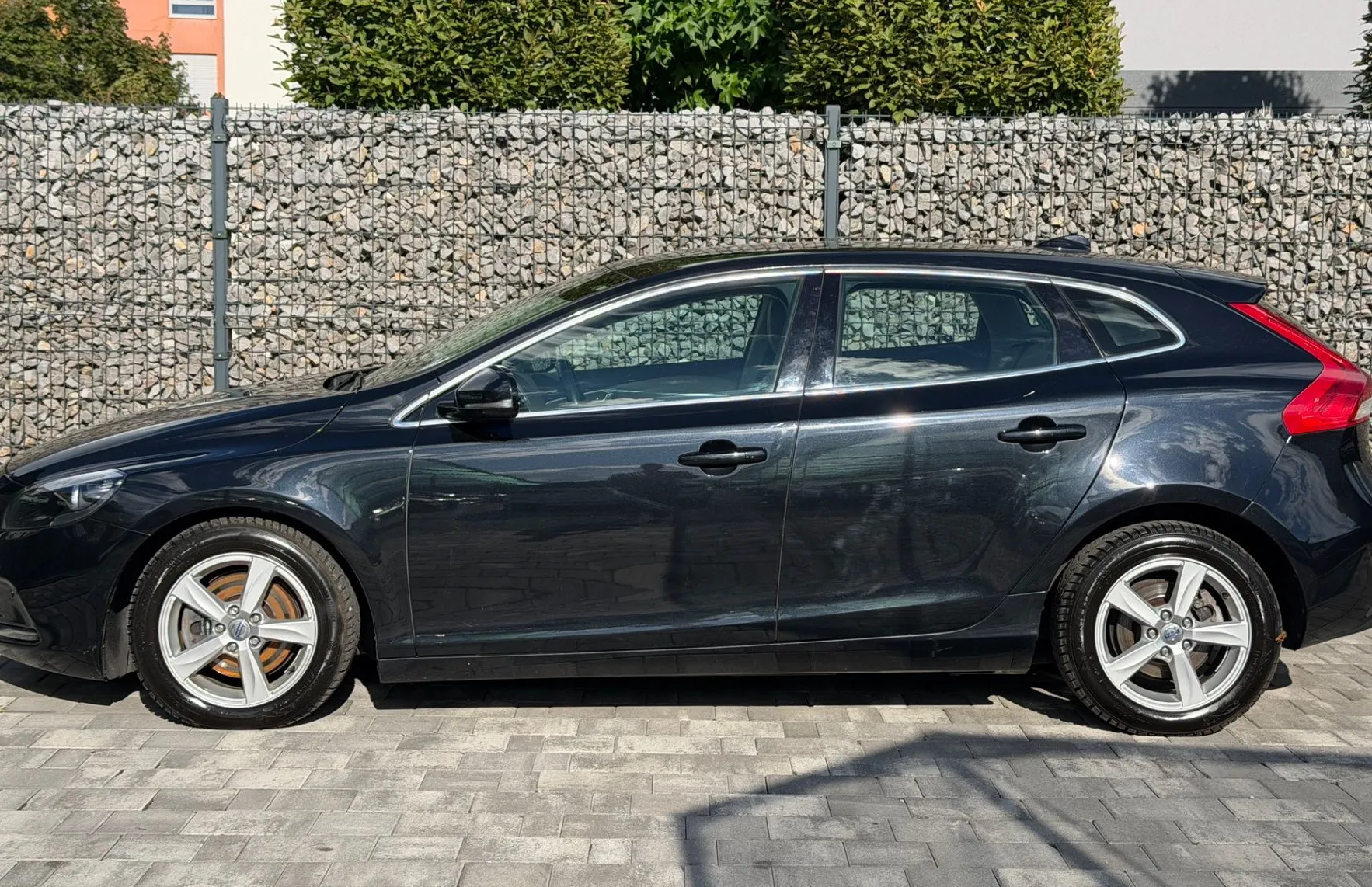 Zunanja slika - Volvo V40 - D2 Momentum AVT. |NAVI|PDC|USNJE| - 7