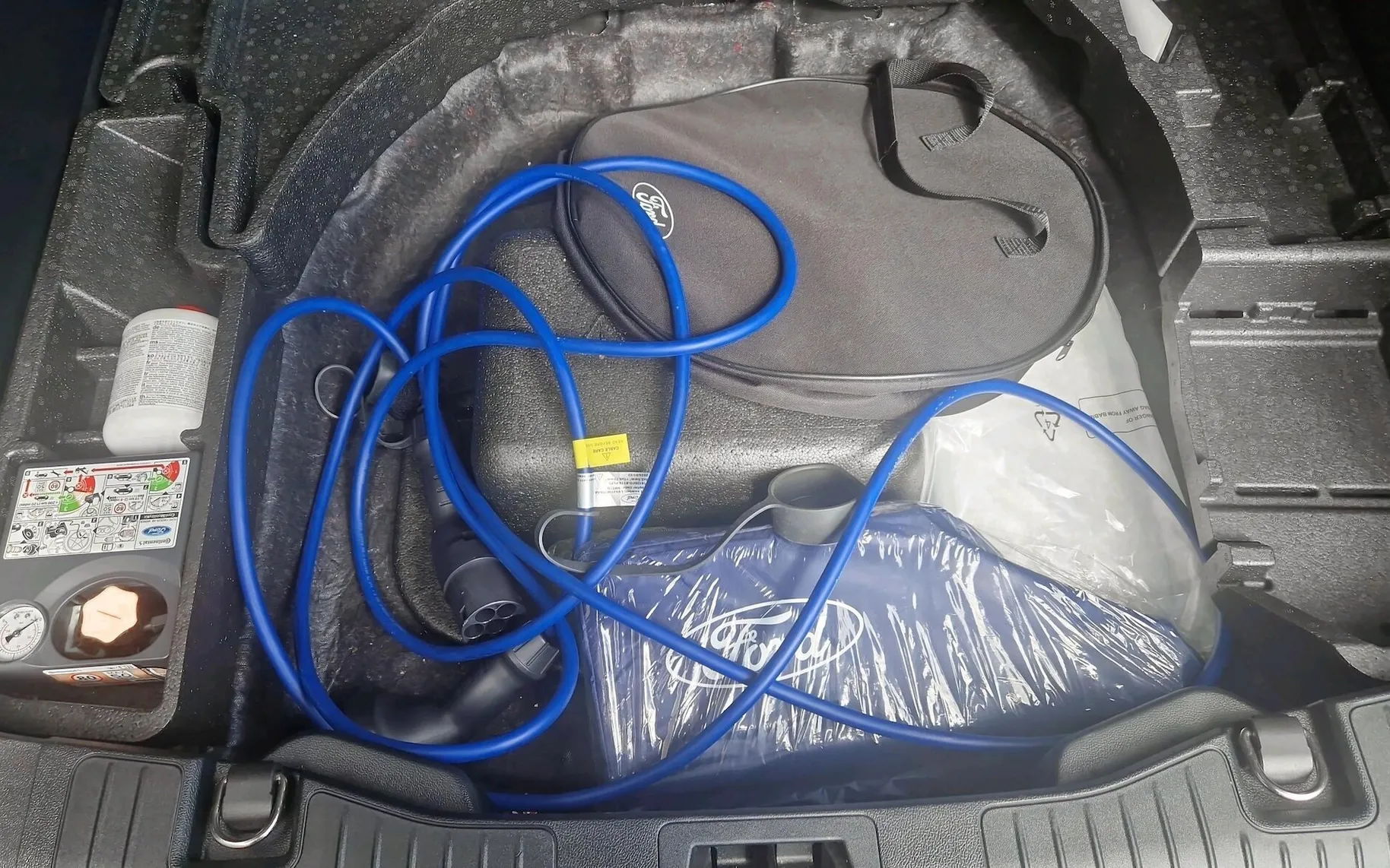 Zunanja slika - Ford Kuga - 2.5 PHEV Titanium CVT-SLO-RADAR-ZIM.PAK-NAI-KEYLES - 10