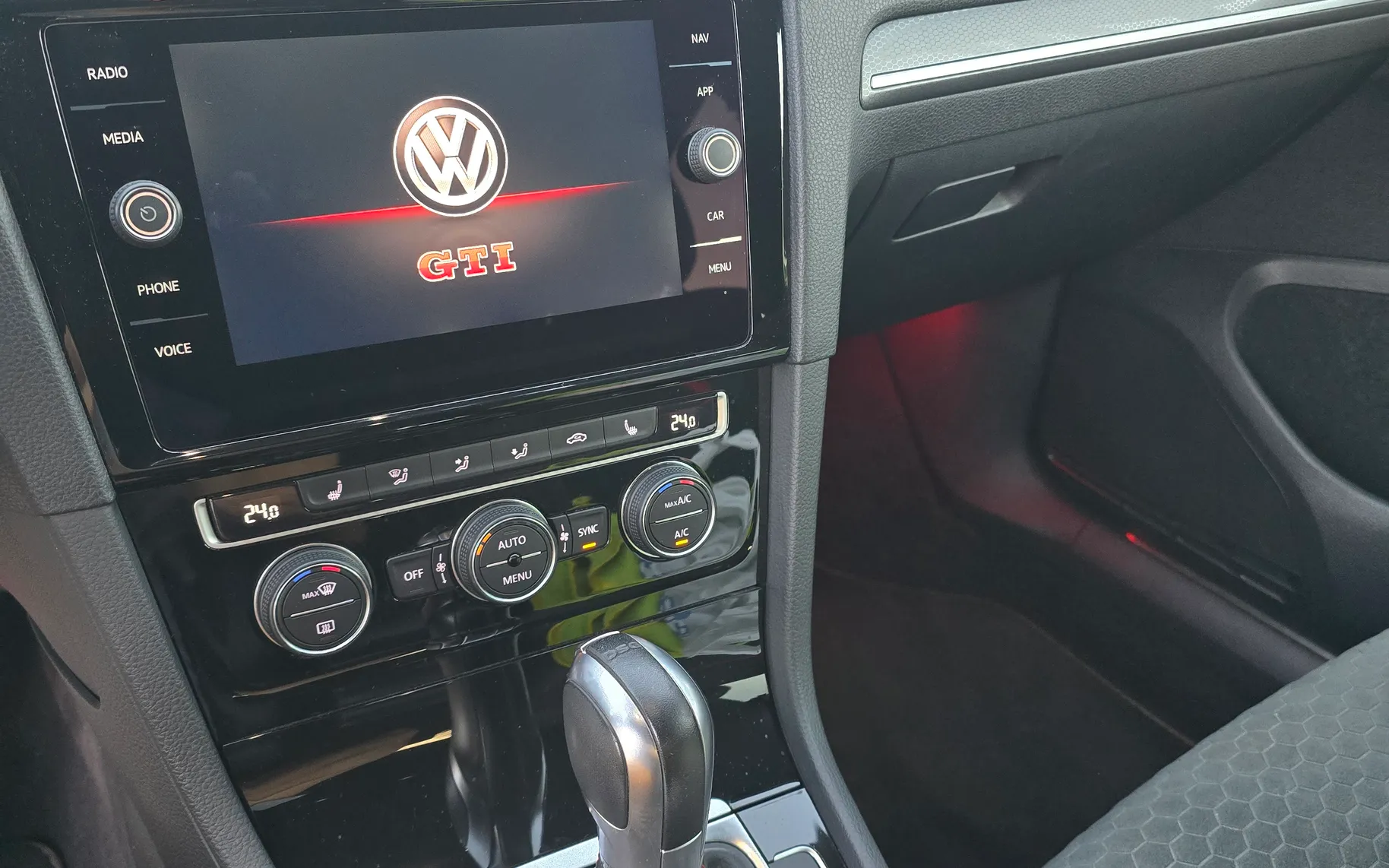 Notranja slika - Volkswagen Golf - VW  7.5 GTI Performance - 9