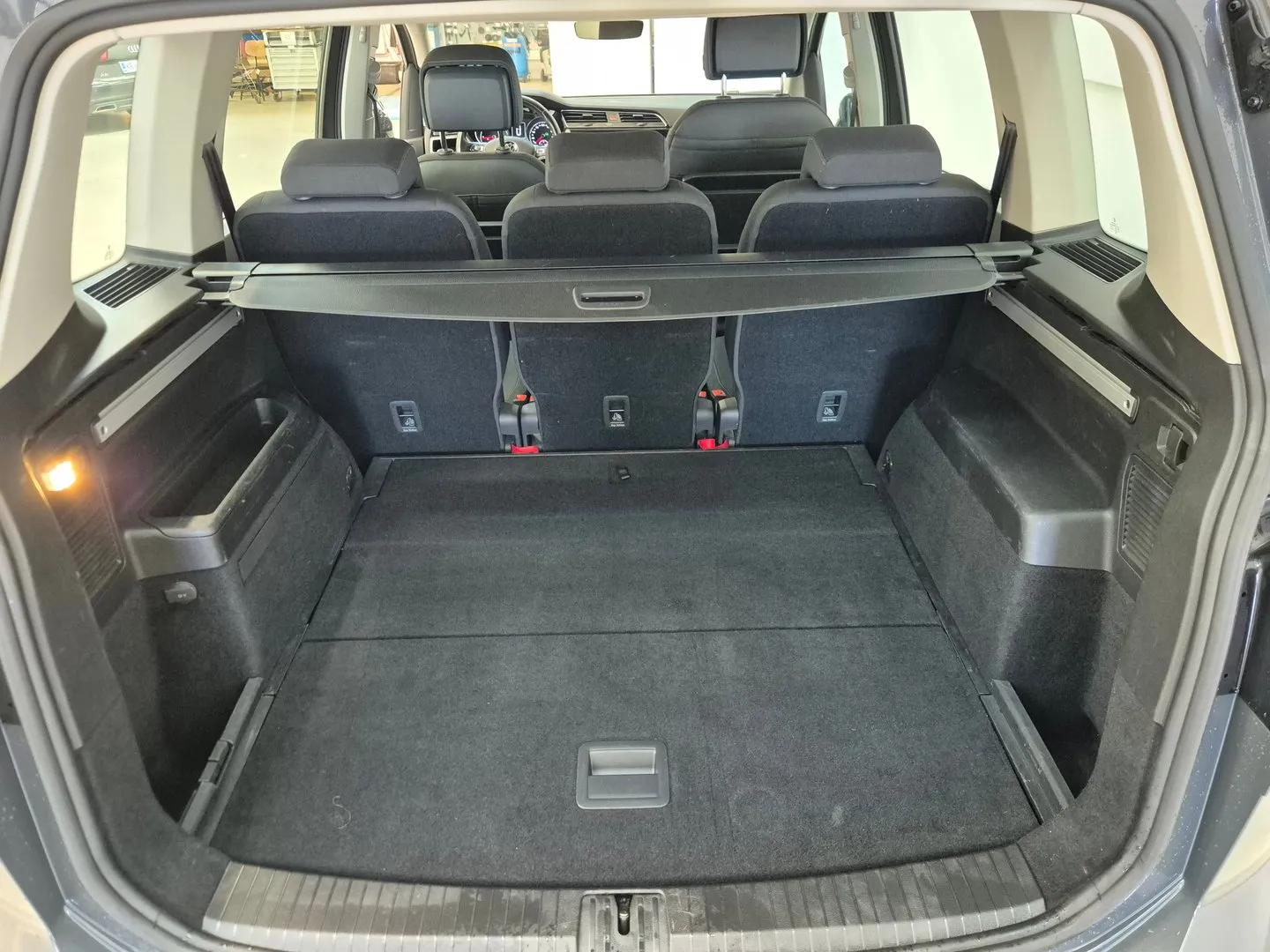 Zunanja slika - Volkswagen Touran - Family 2.0 TDI DSG - 9
