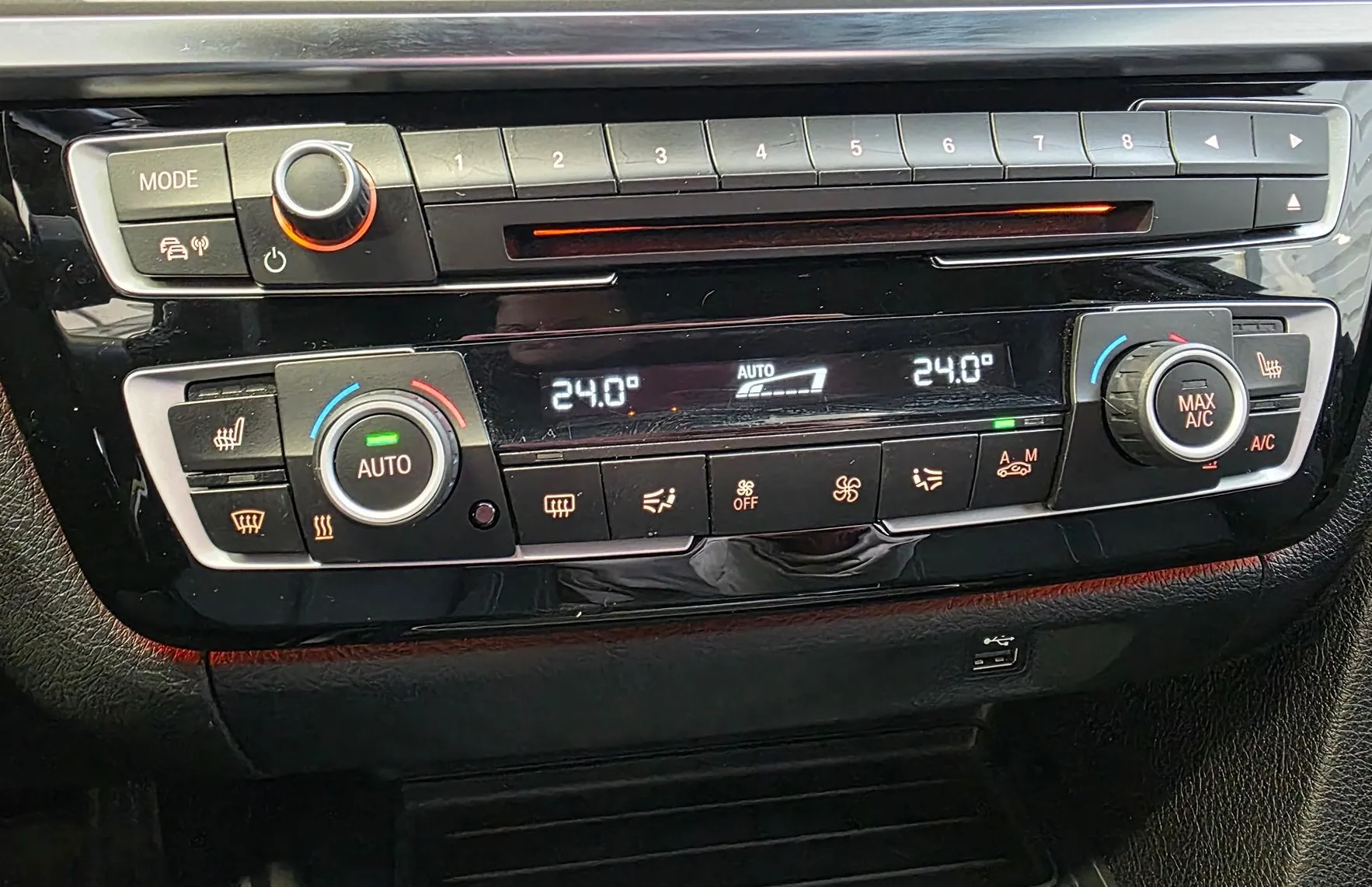 Zunanja slika - BMW Serija 3 - : 330i xDrive Sport Line- LED - VEL.NAVI - AMBI -PDC - 12