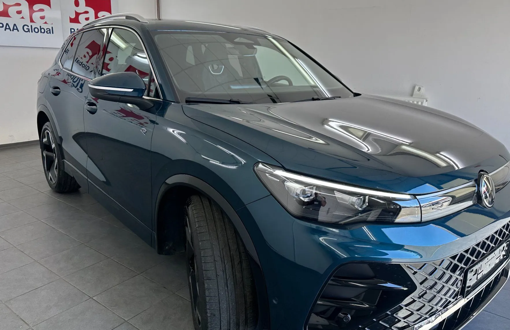 Zunanja slika - Volkswagen Tiguan - 2.0 TDI DSG R-Line 110kW.KAMERA.ACC.USNJE.LED - 2