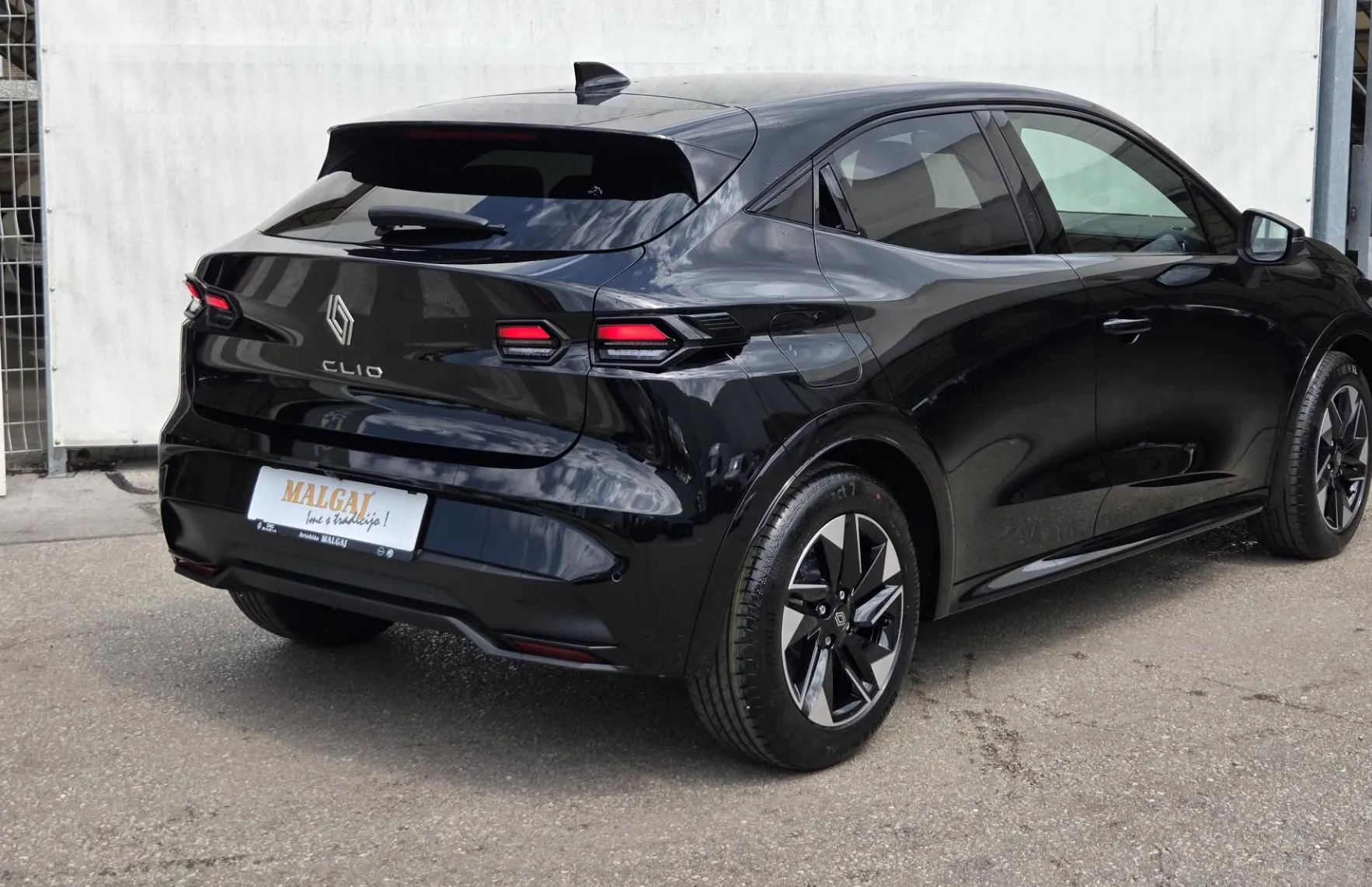Zunanja slika - Renault Clio - 6 Techno TCE 115 2026+Paket Zima+Zasilno rez. kolo - 5