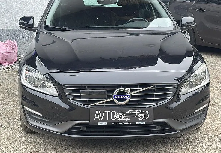 Zunanja slika - Volvo V60 - D4 - DIGITALNI ŠTEVCI - ODLIČEN - 2