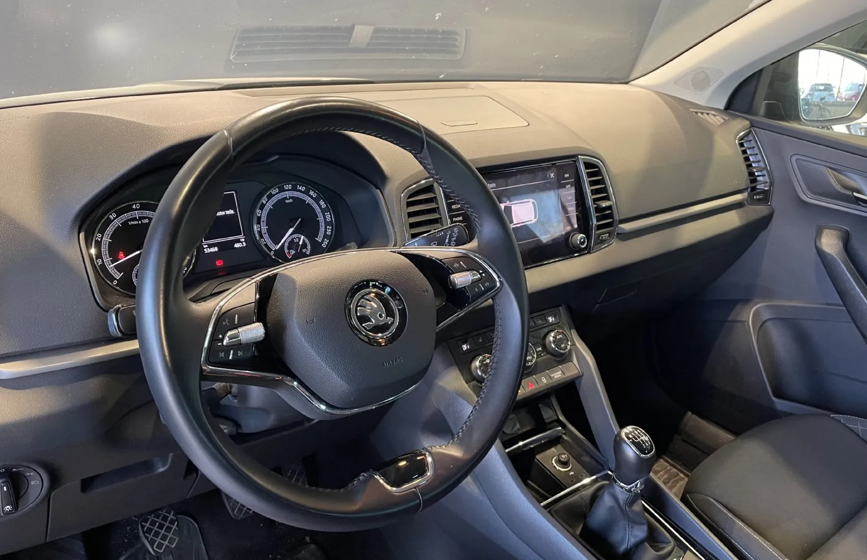 Zunanja slika - Škoda Karoq - 1.LASTNIK-SLO-KEYLESS-KAMERA-RADAR-ALU - 10