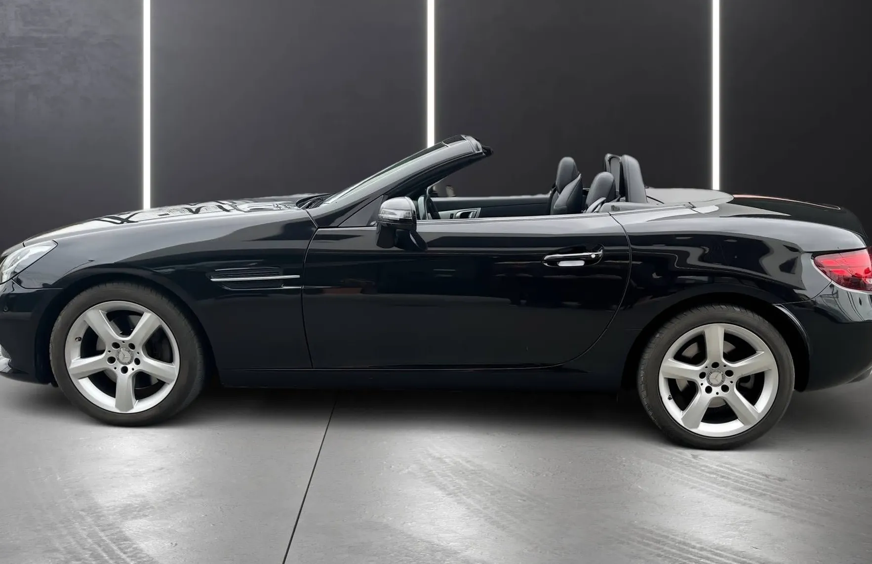 Zunanja slika - Mercedes-Benz SLC-Razred - 200 AUT. AMG-LINE LED NAVI TEMP PDC HARD-TOP HI-.. - 4